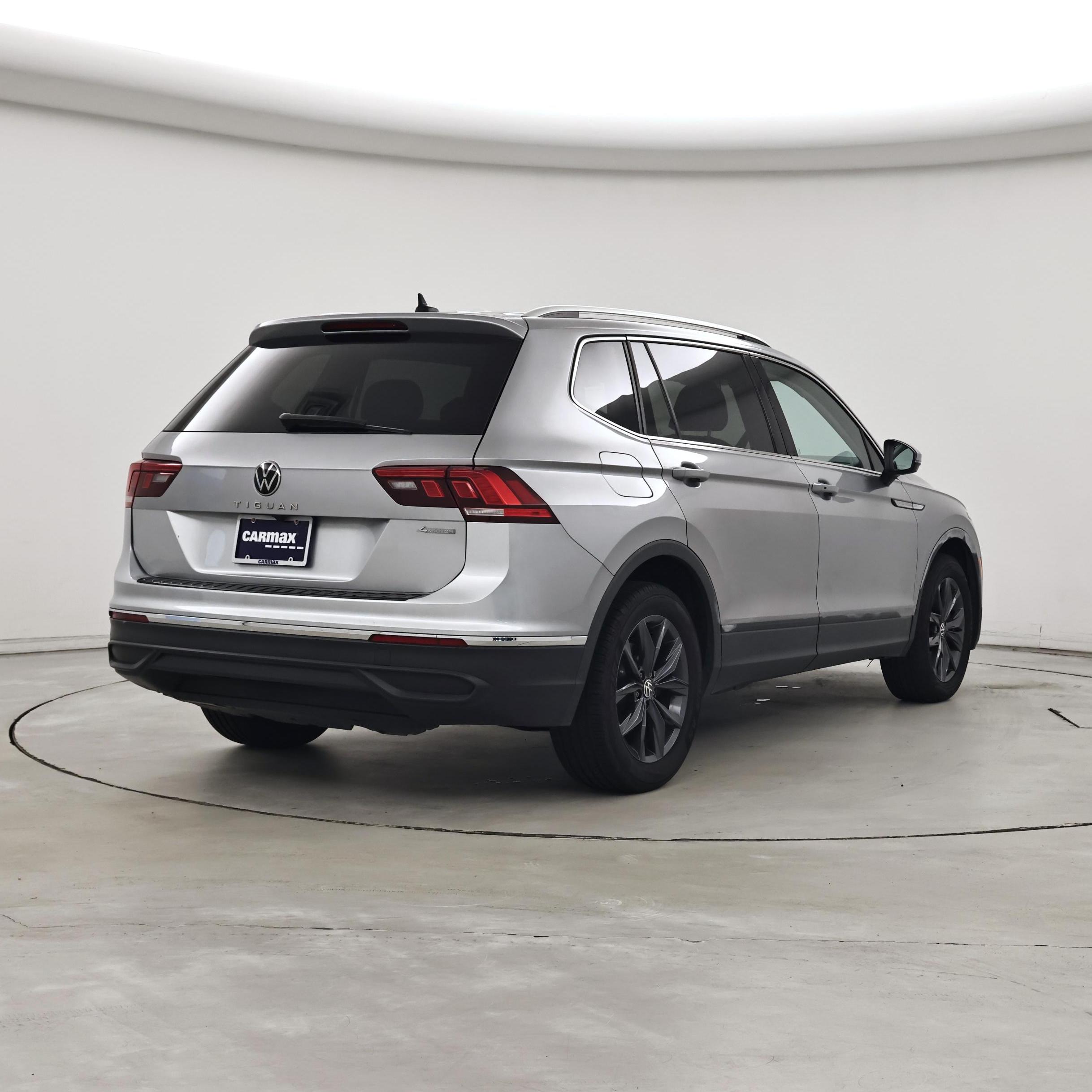 Thumbnail: 2023 Volkswagen Tiguan - 8