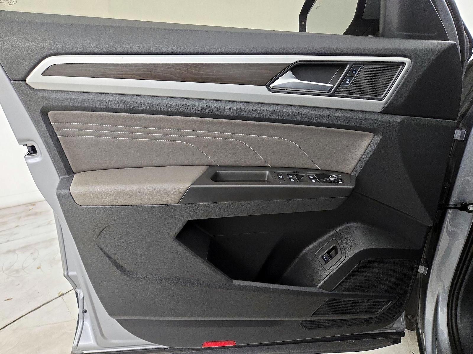 2023 Volkswagen Atlas SE w/Tech - Photo 13