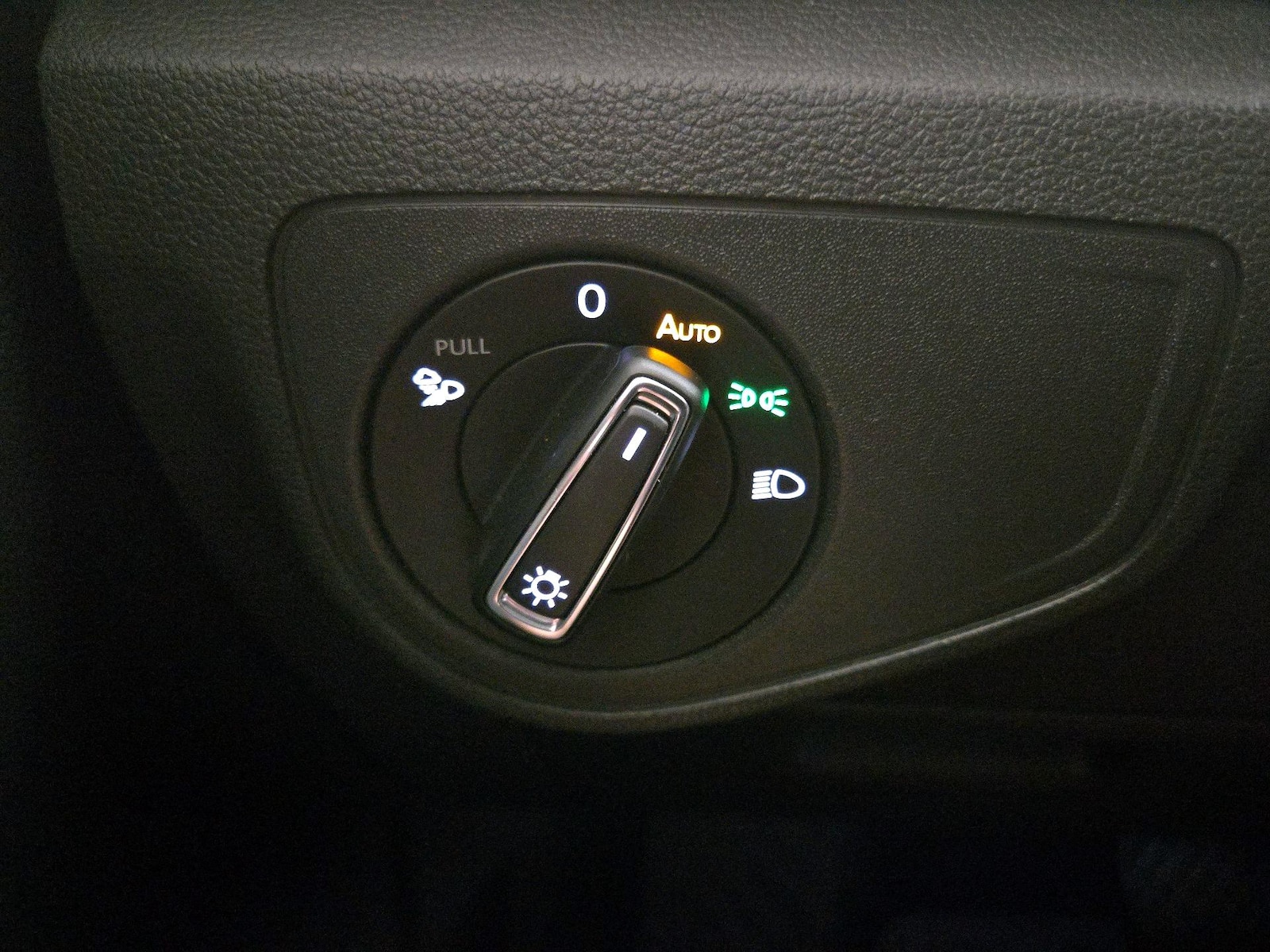 2023 Volkswagen Atlas SE w/Tech - Photo 14