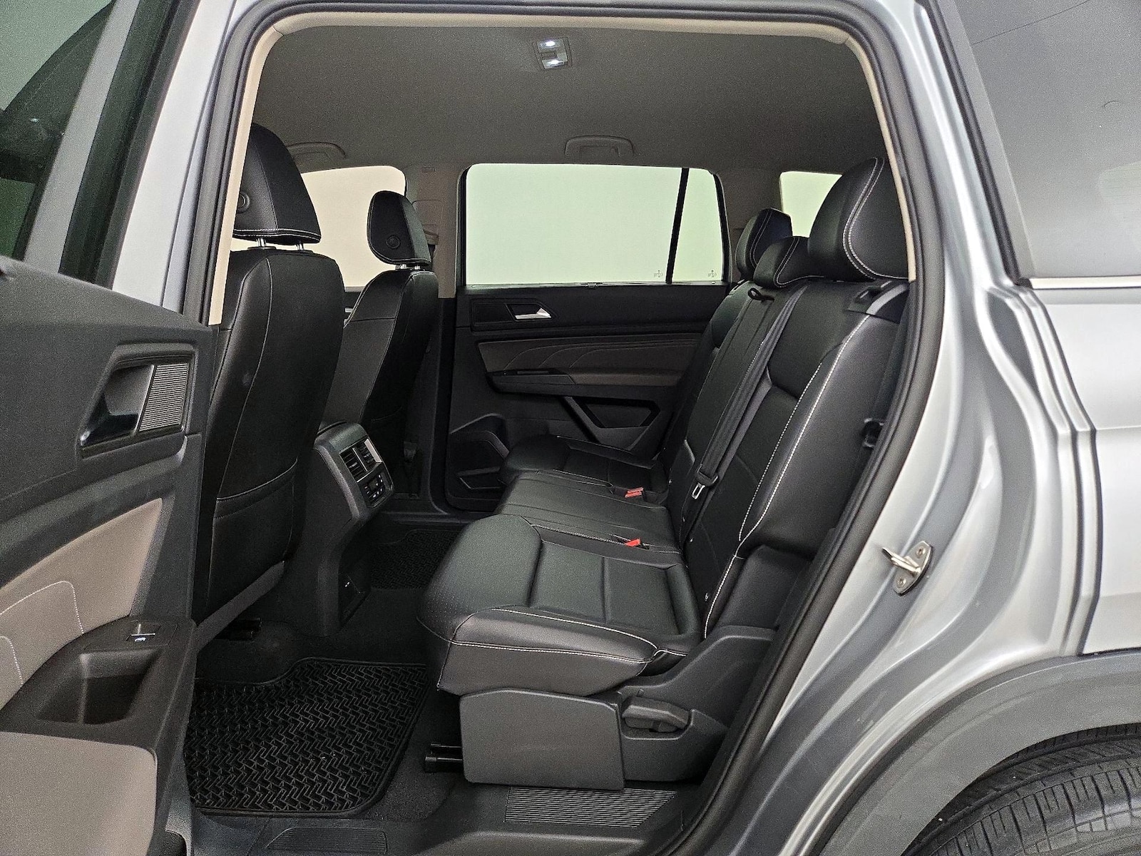2023 Volkswagen Atlas SE w/Tech - Photo 20