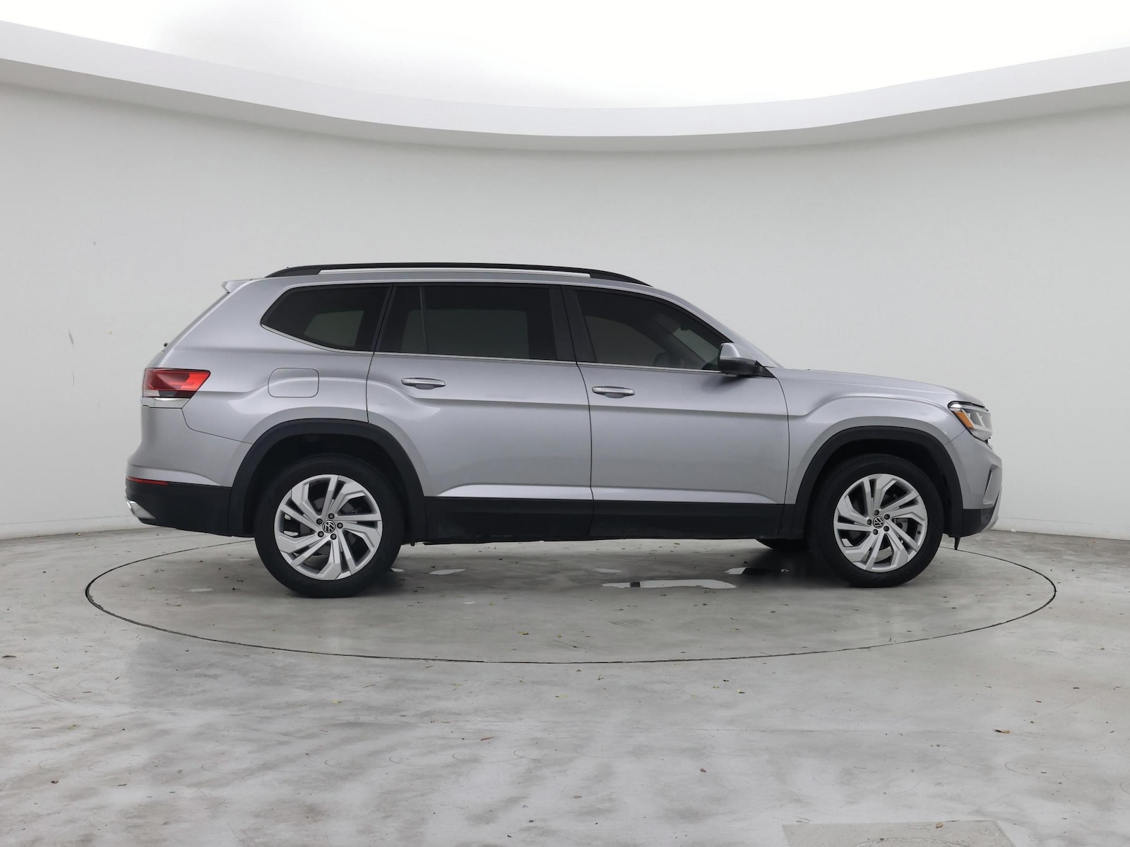 2023 Volkswagen Atlas SE w/Tech - Photo 8