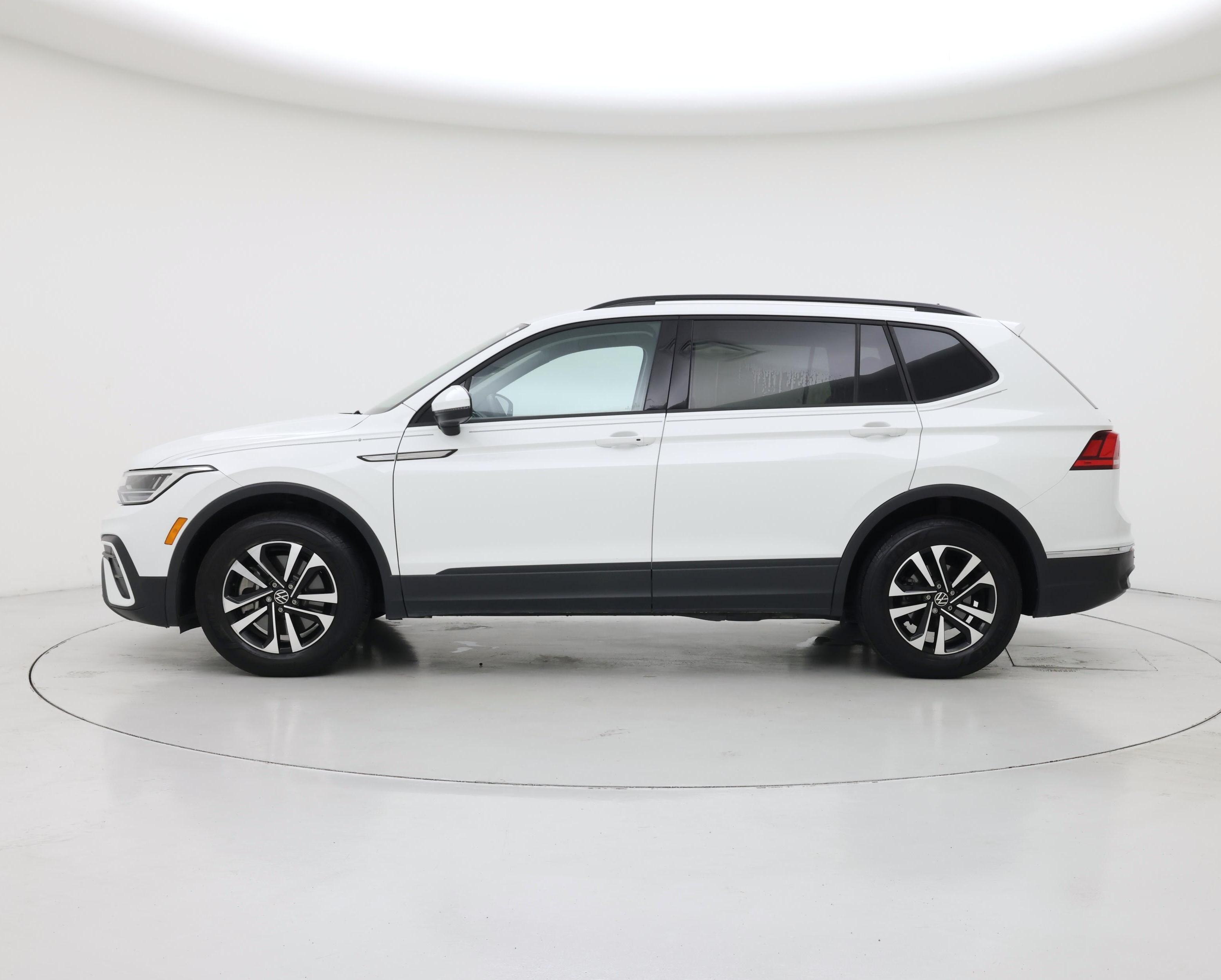 Thumbnail: 2023 Volkswagen Tiguan - 3