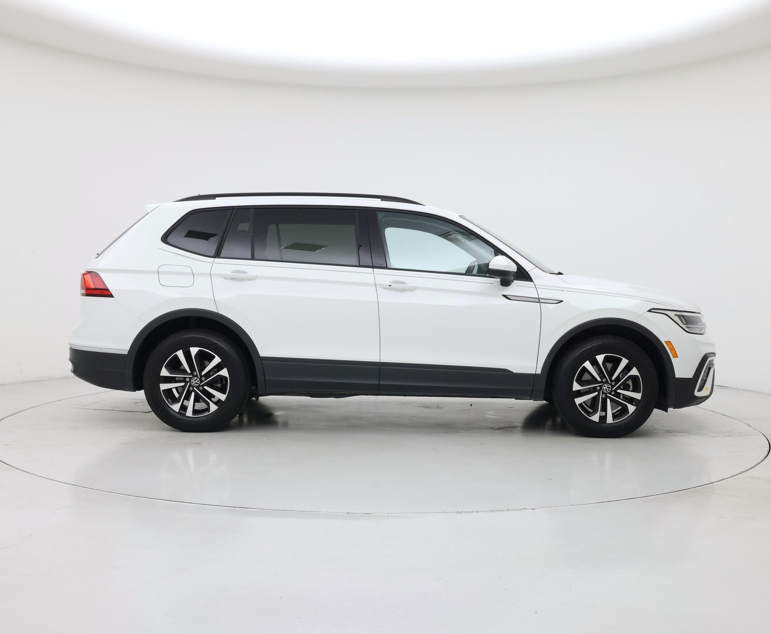 Thumbnail: 2023 Volkswagen Tiguan - 7