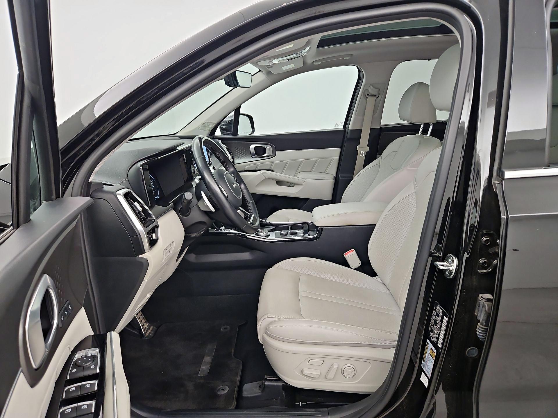 Thumbnail: 2023 Kia Sorento - 11