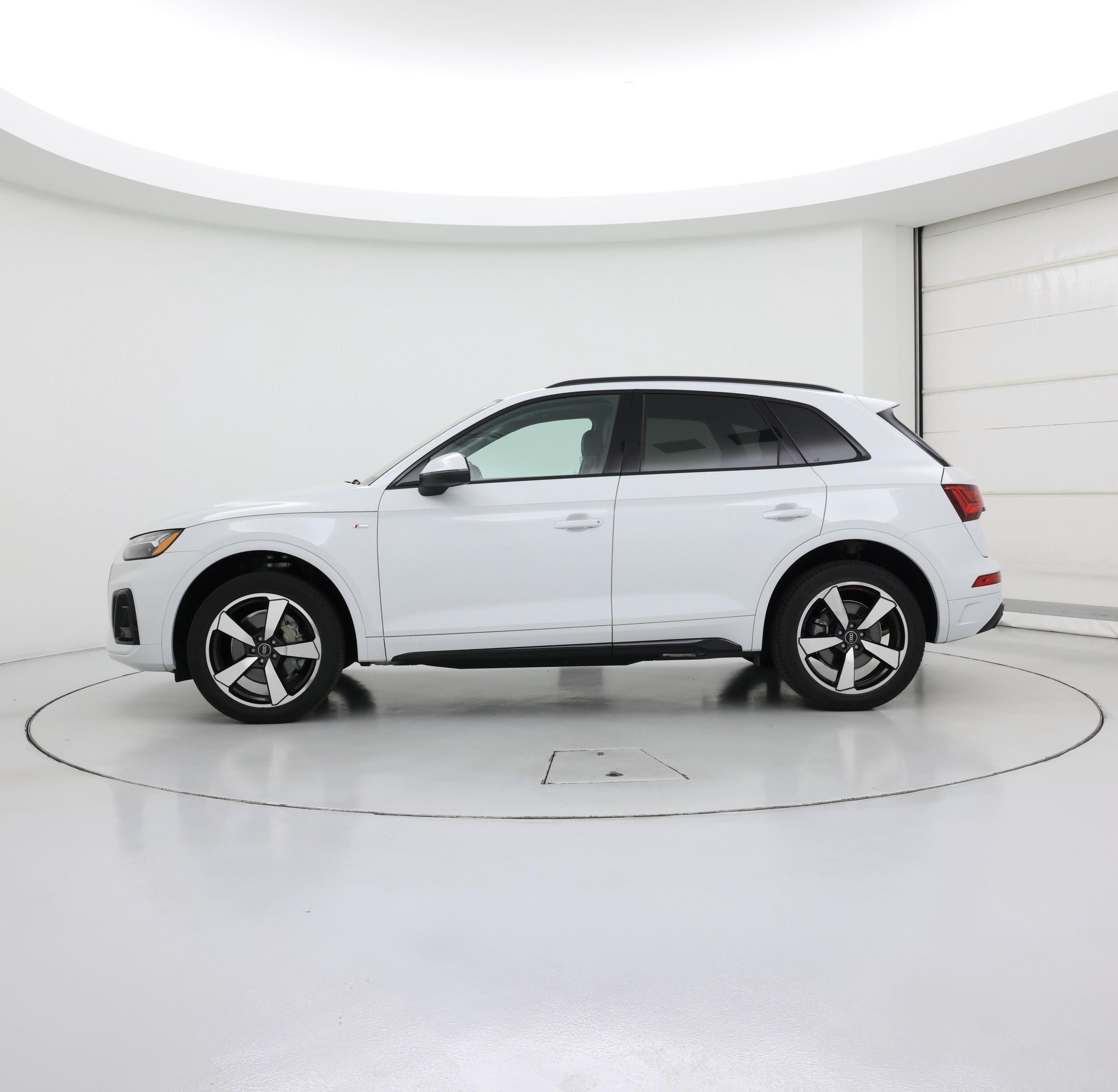 Thumbnail: 2023 Audi Q5 - 3
