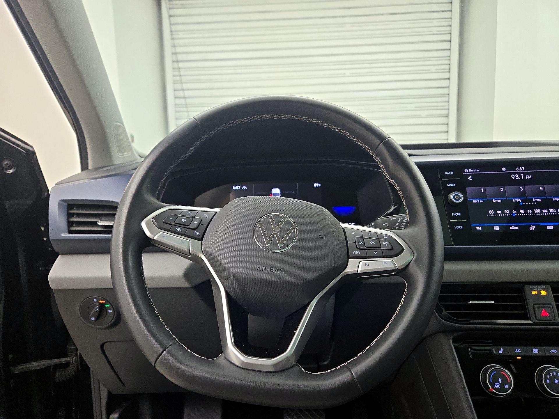 Thumbnail: 2023 Volkswagen Taos - 10