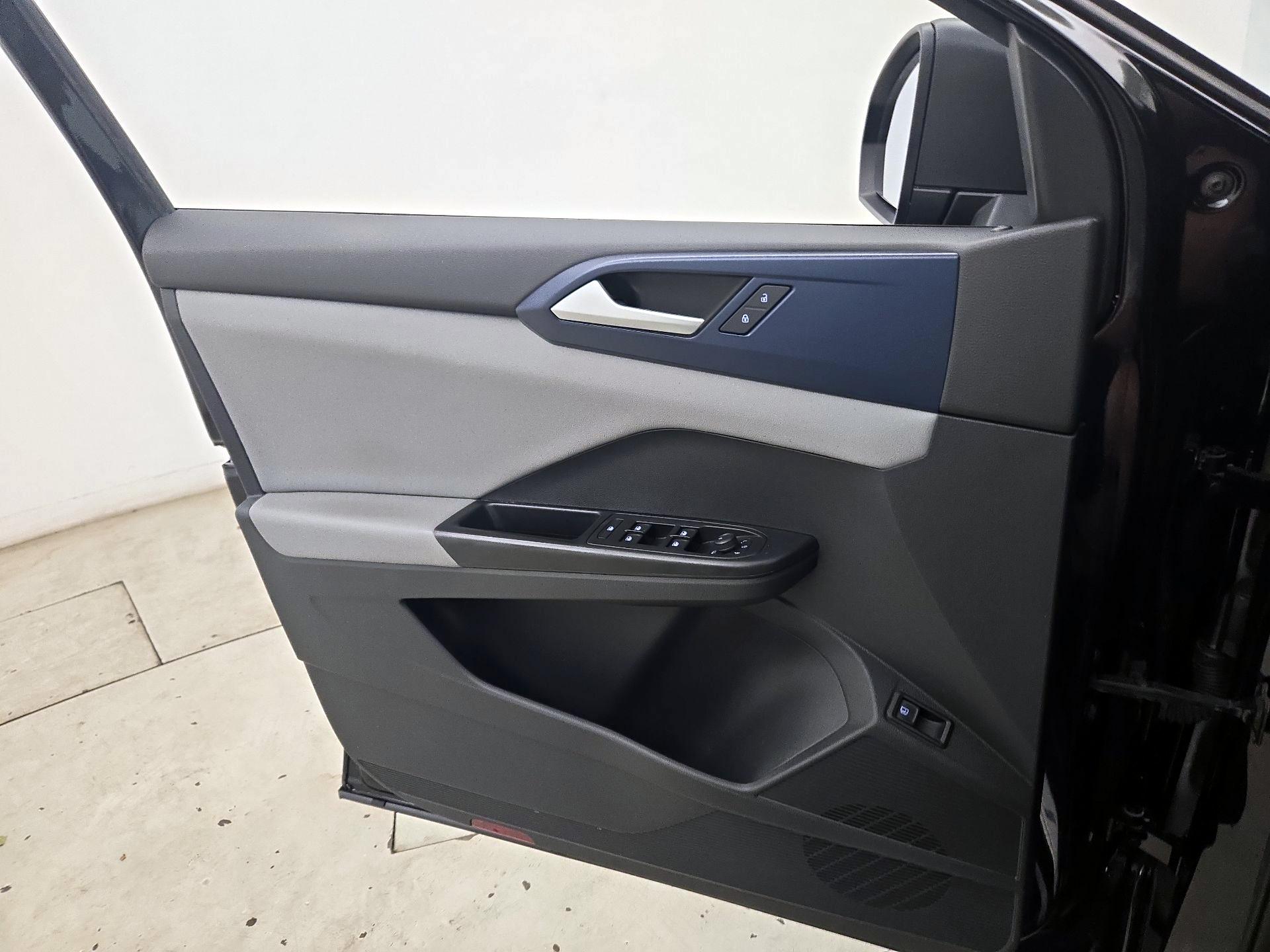 Thumbnail: 2023 Volkswagen Taos - 12