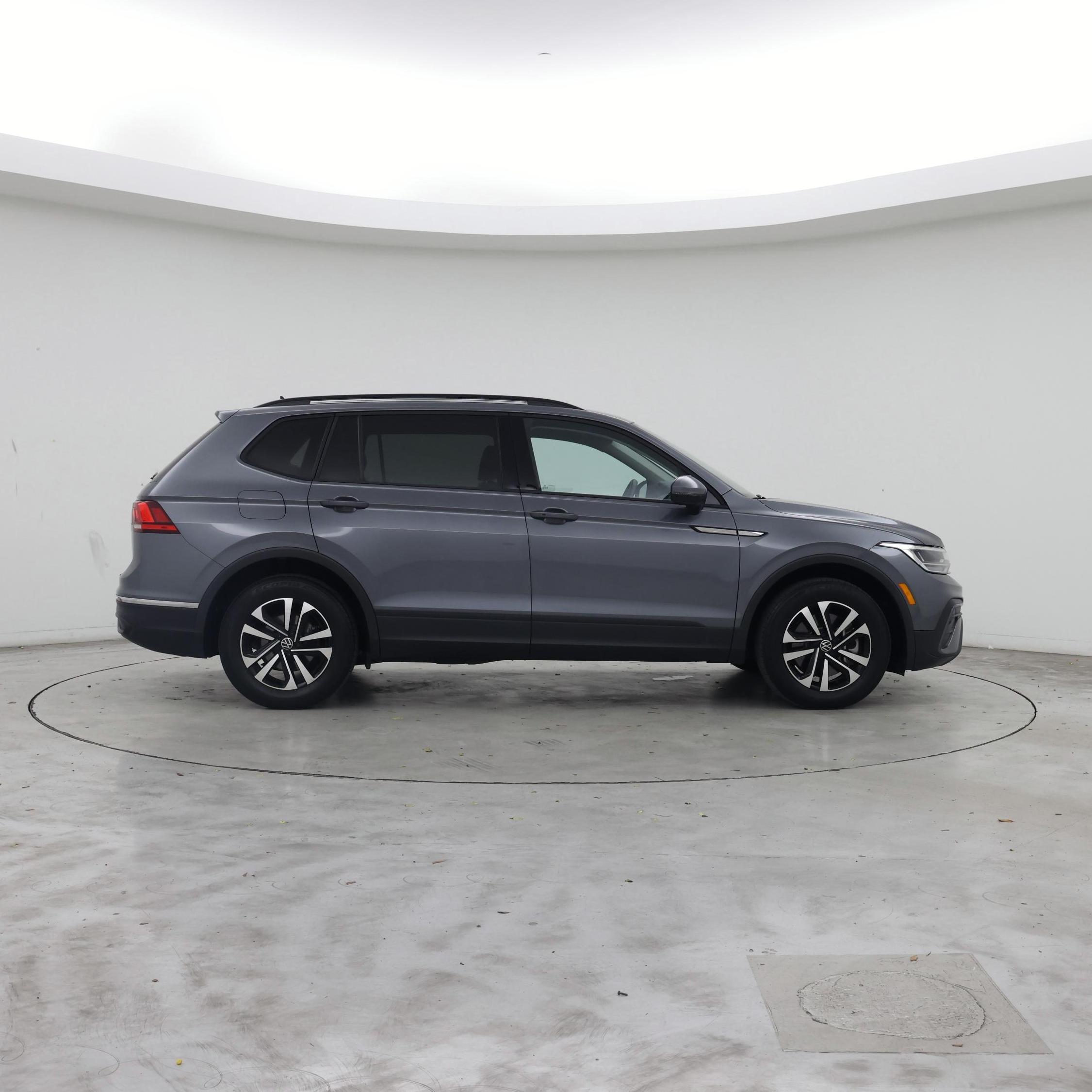 Thumbnail: 2023 Volkswagen Tiguan - 7