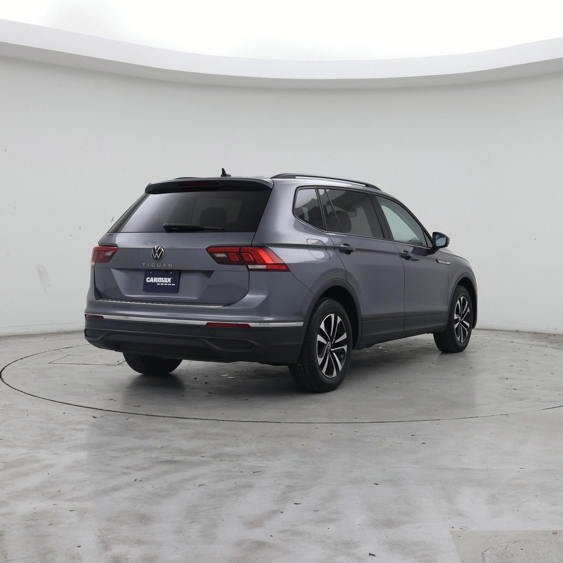Thumbnail: 2023 Volkswagen Tiguan - 8