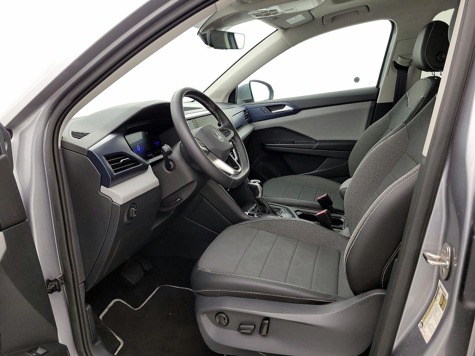 2023 Volkswagen Taos SE - Photo 12