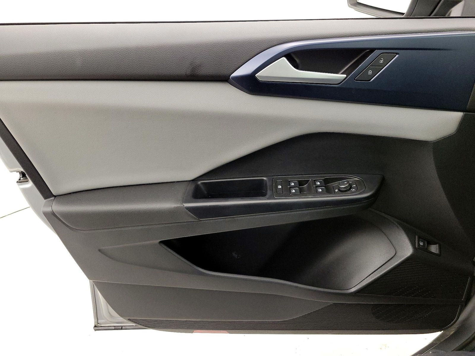 2023 Volkswagen Taos SE - Photo 13