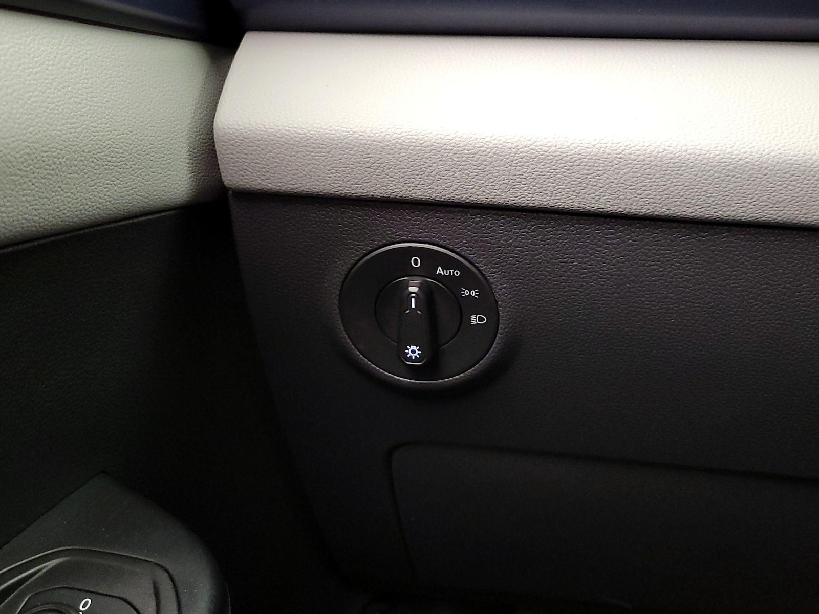 2023 Volkswagen Taos SE - Photo 14