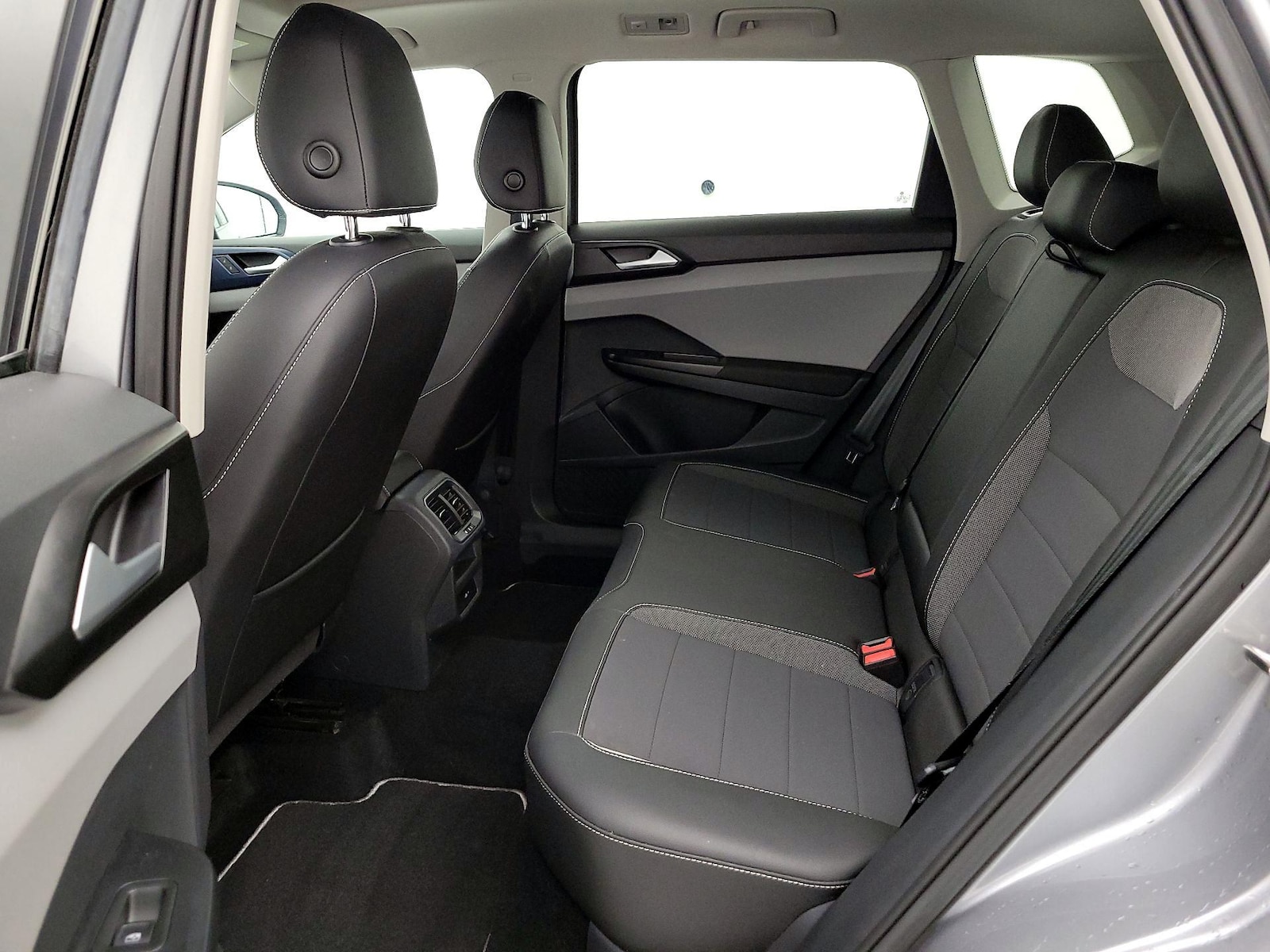 2023 Volkswagen Taos SE - Photo 21