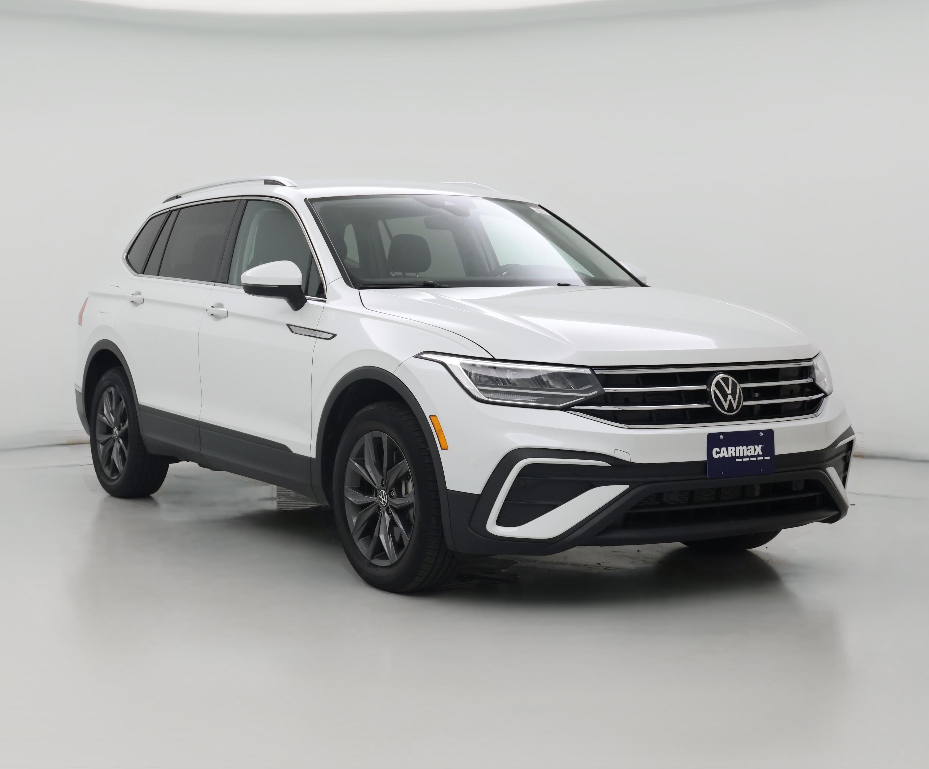 Thumbnail: 2023 Volkswagen Tiguan - 1