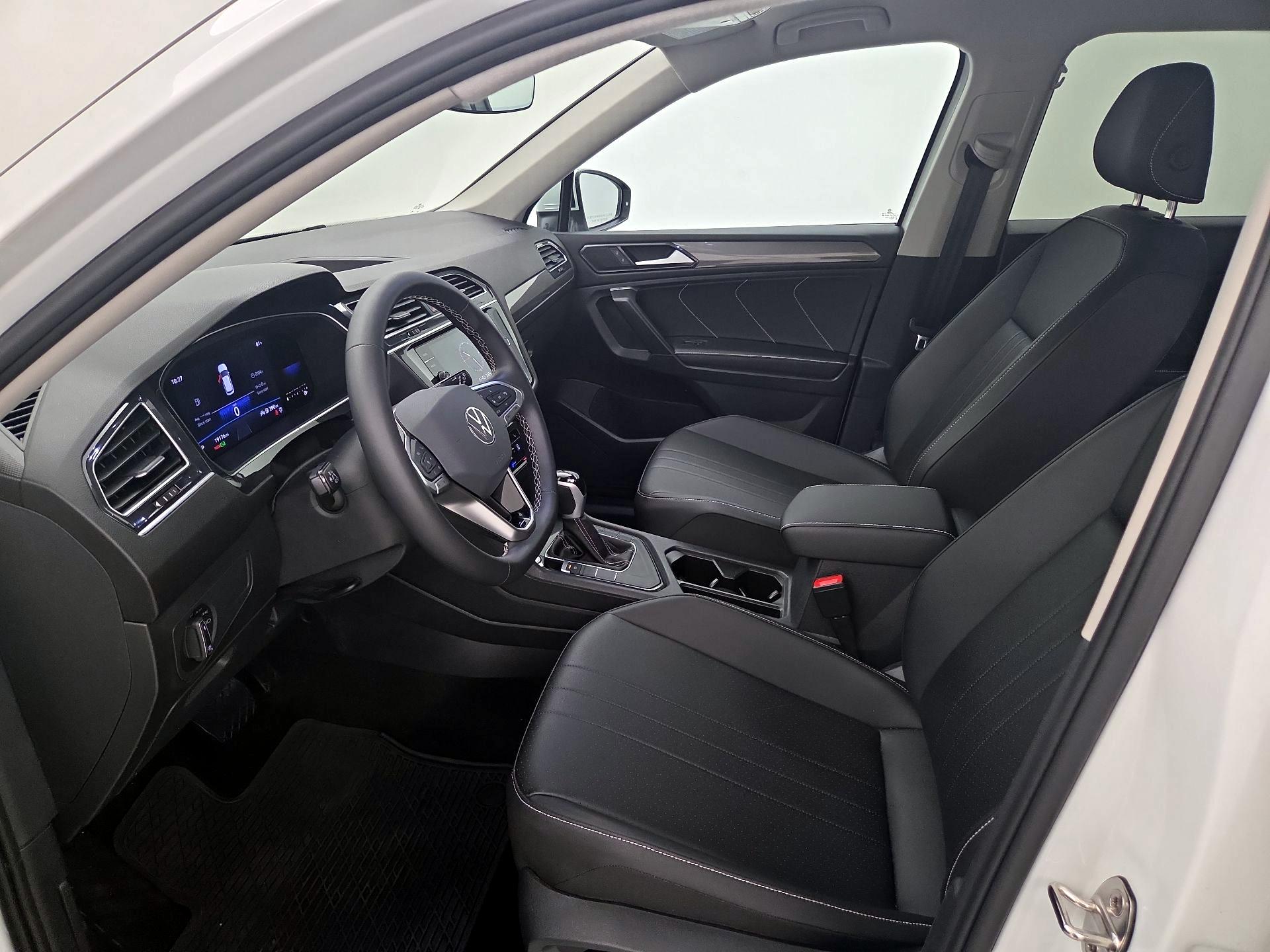 Thumbnail: 2023 Volkswagen Tiguan - 11