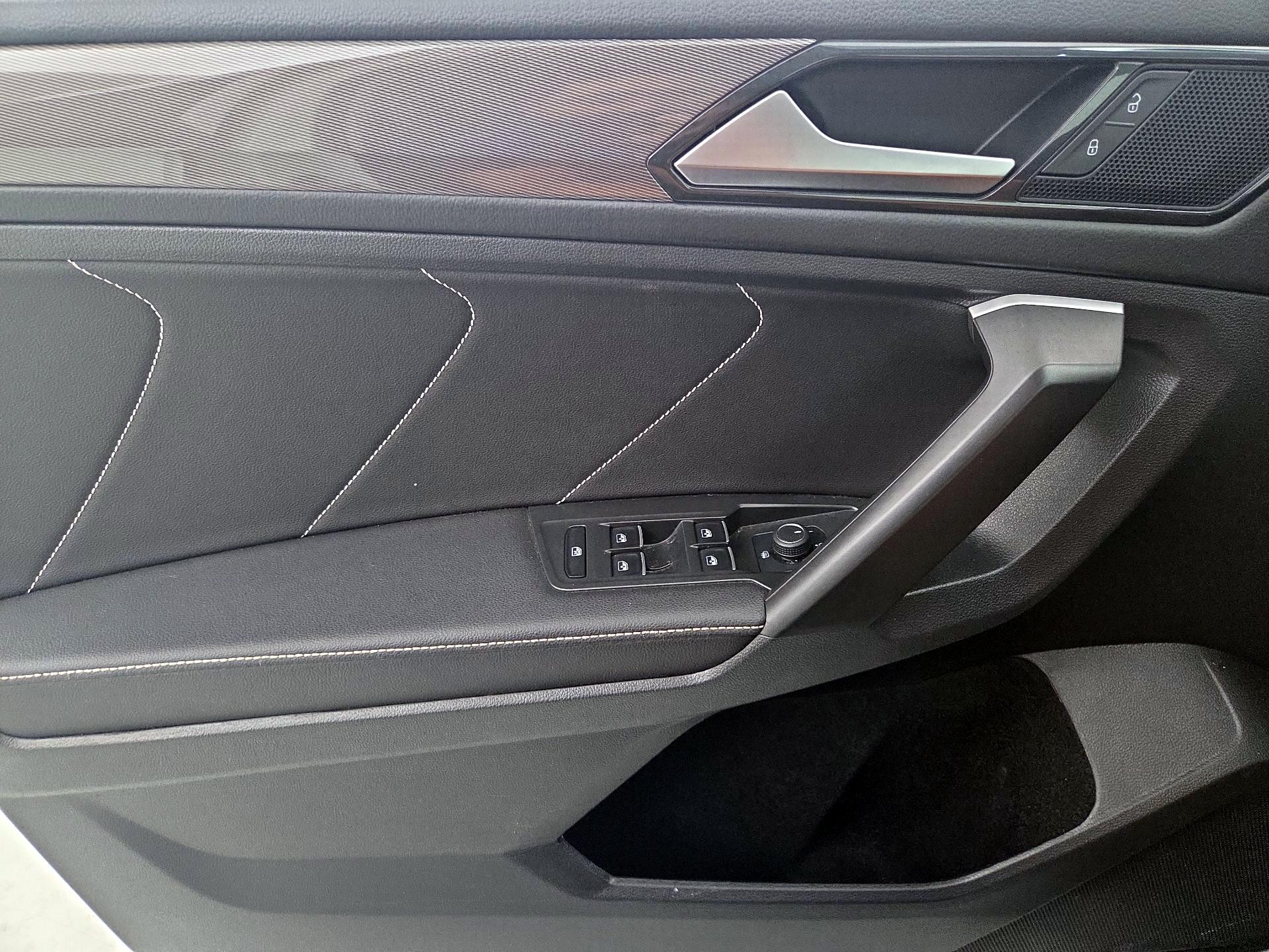 Thumbnail: 2023 Volkswagen Tiguan - 12
