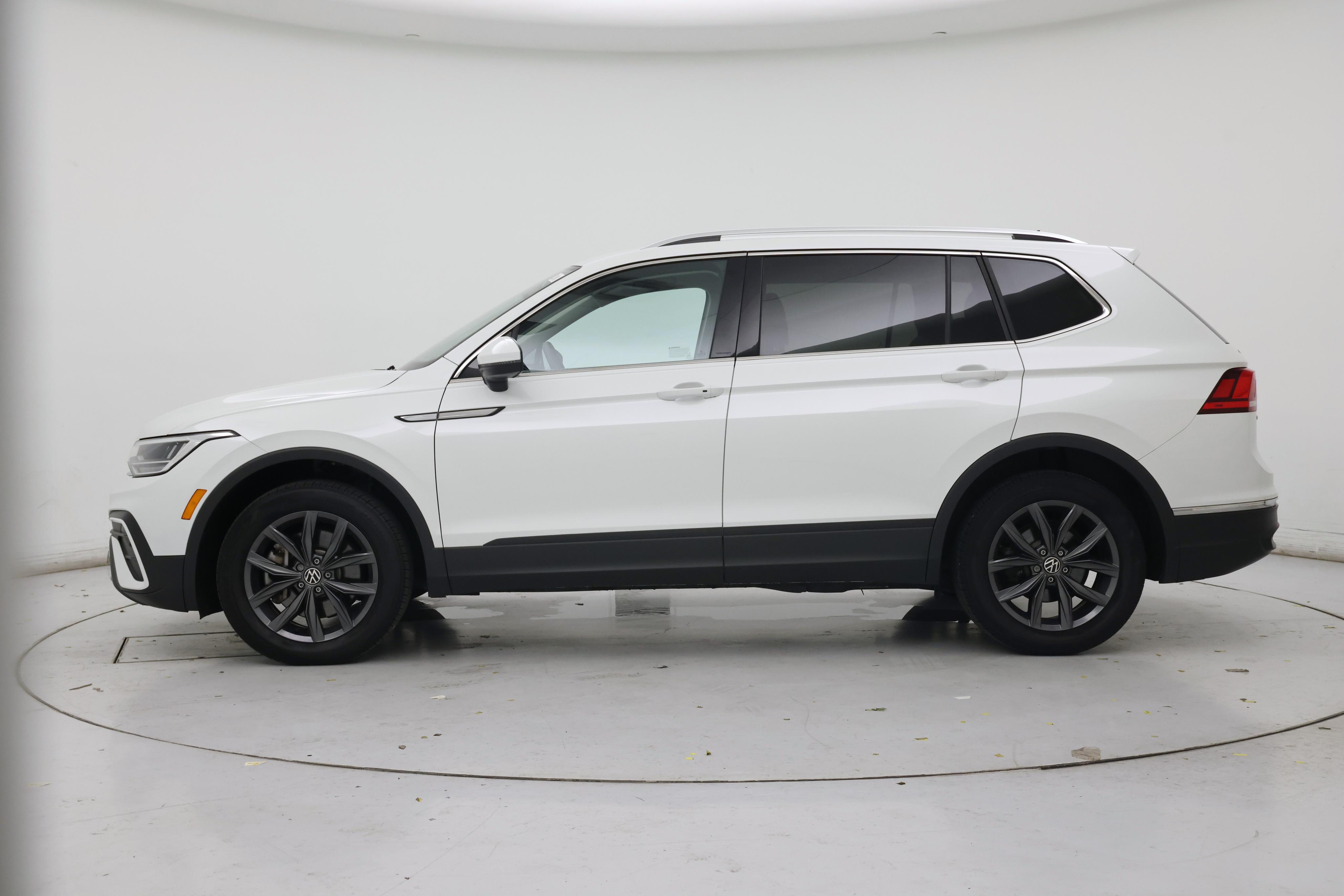 Thumbnail: 2023 Volkswagen Tiguan - 3