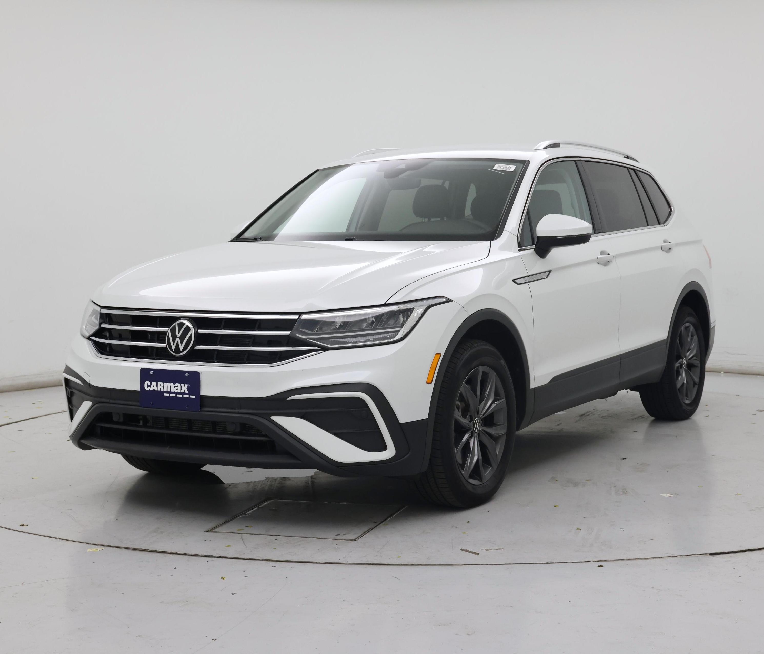 Thumbnail: 2023 Volkswagen Tiguan - 4