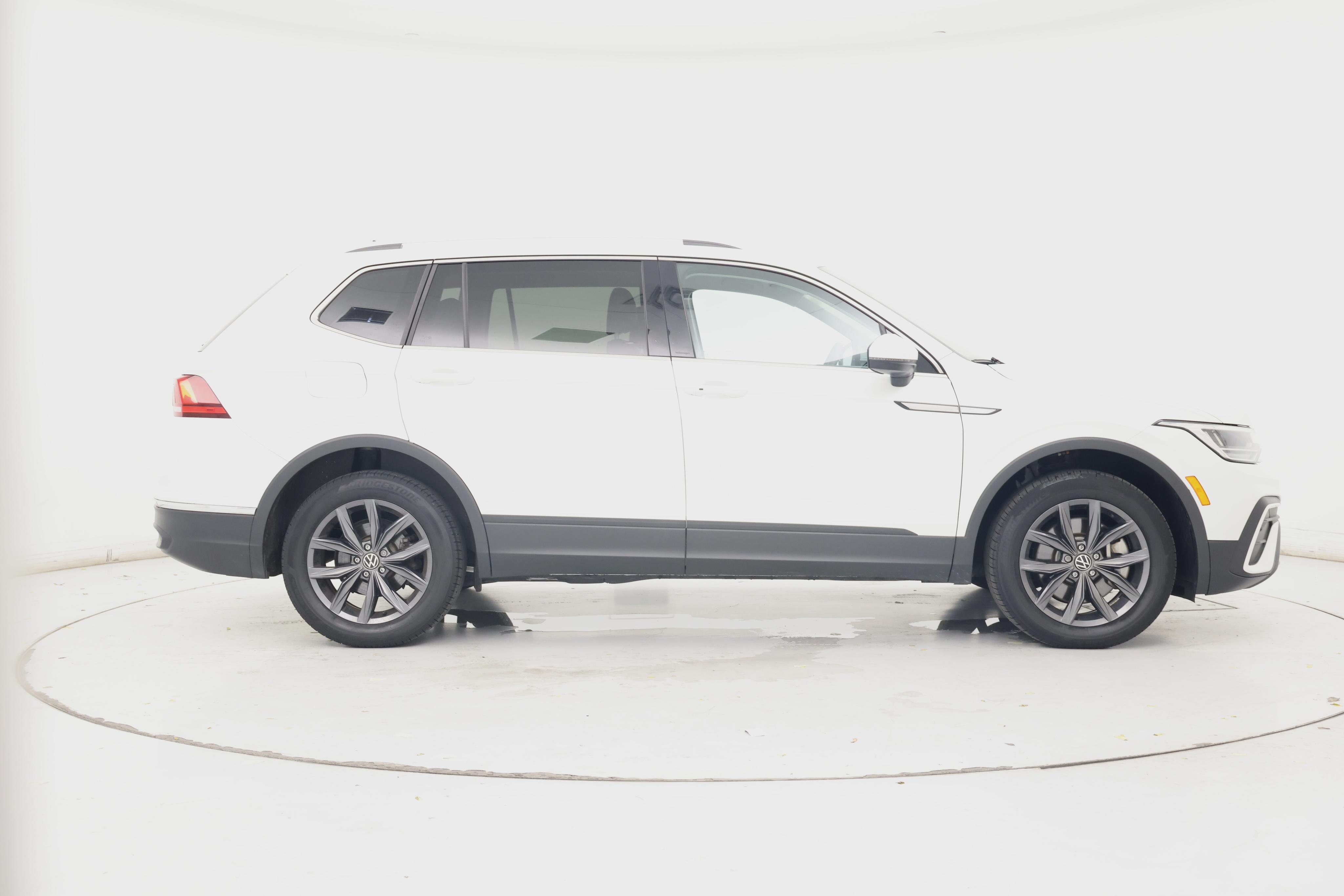 Thumbnail: 2023 Volkswagen Tiguan - 7