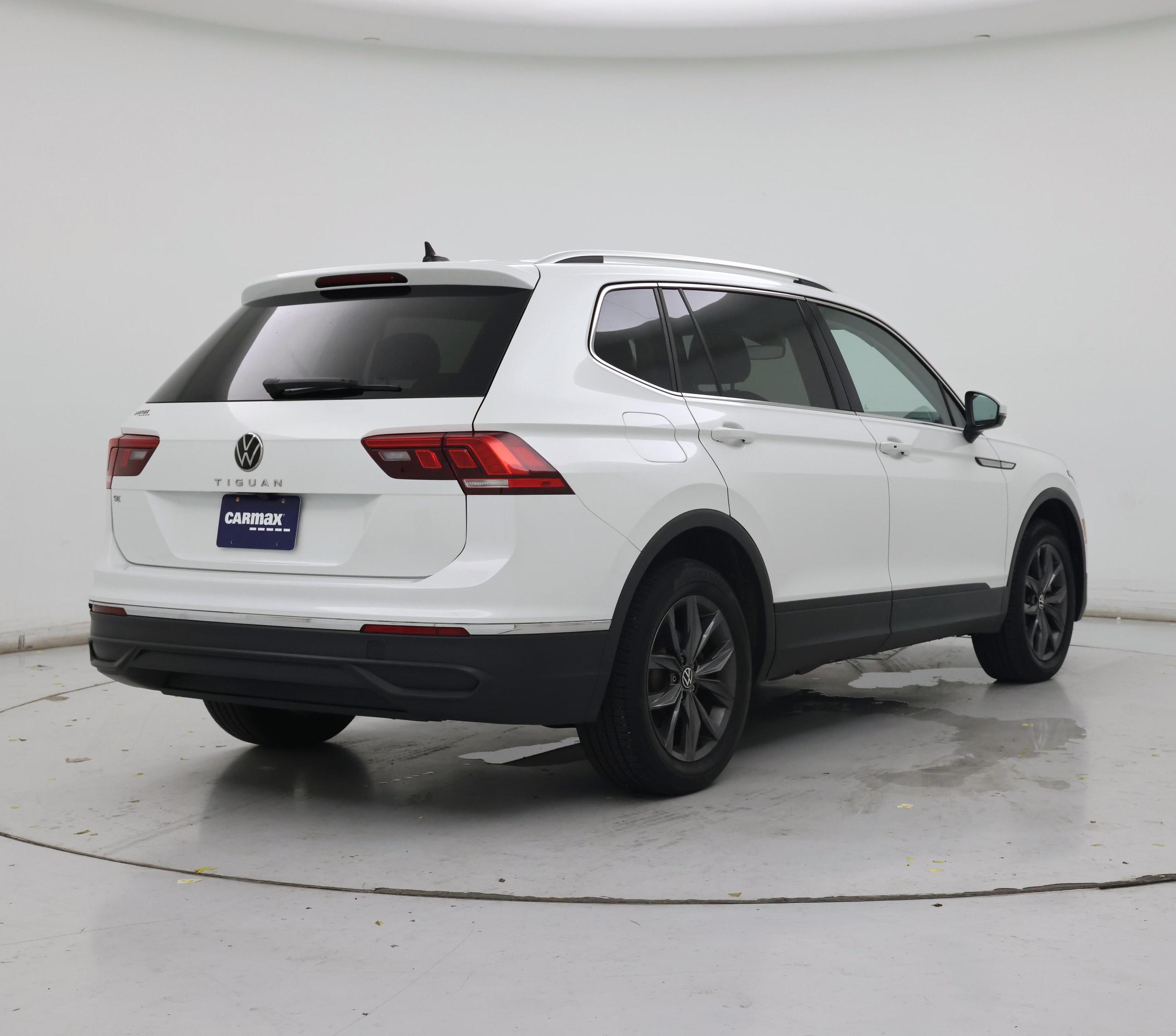 Thumbnail: 2023 Volkswagen Tiguan - 8
