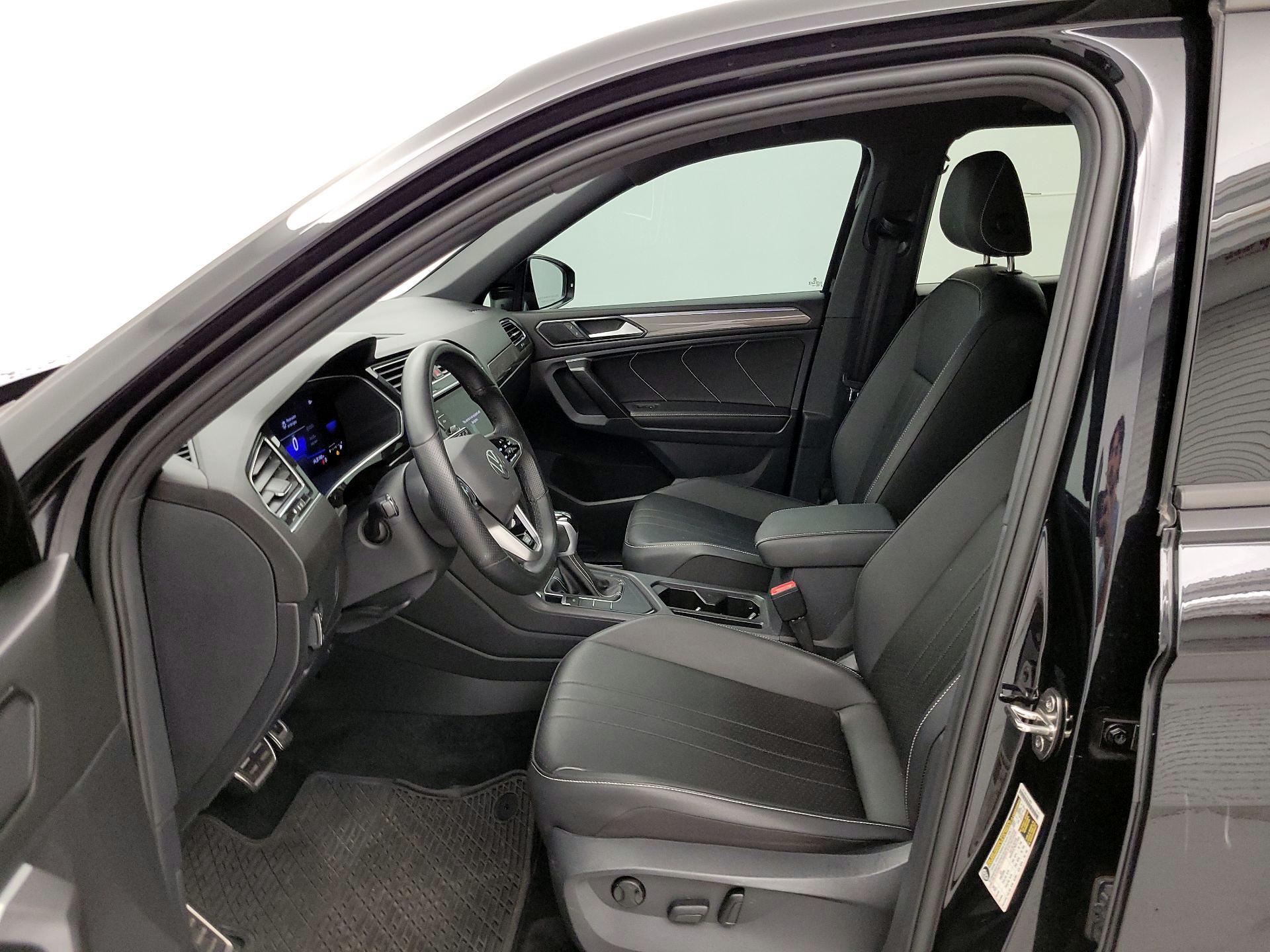 Thumbnail: 2023 Volkswagen Tiguan - 11