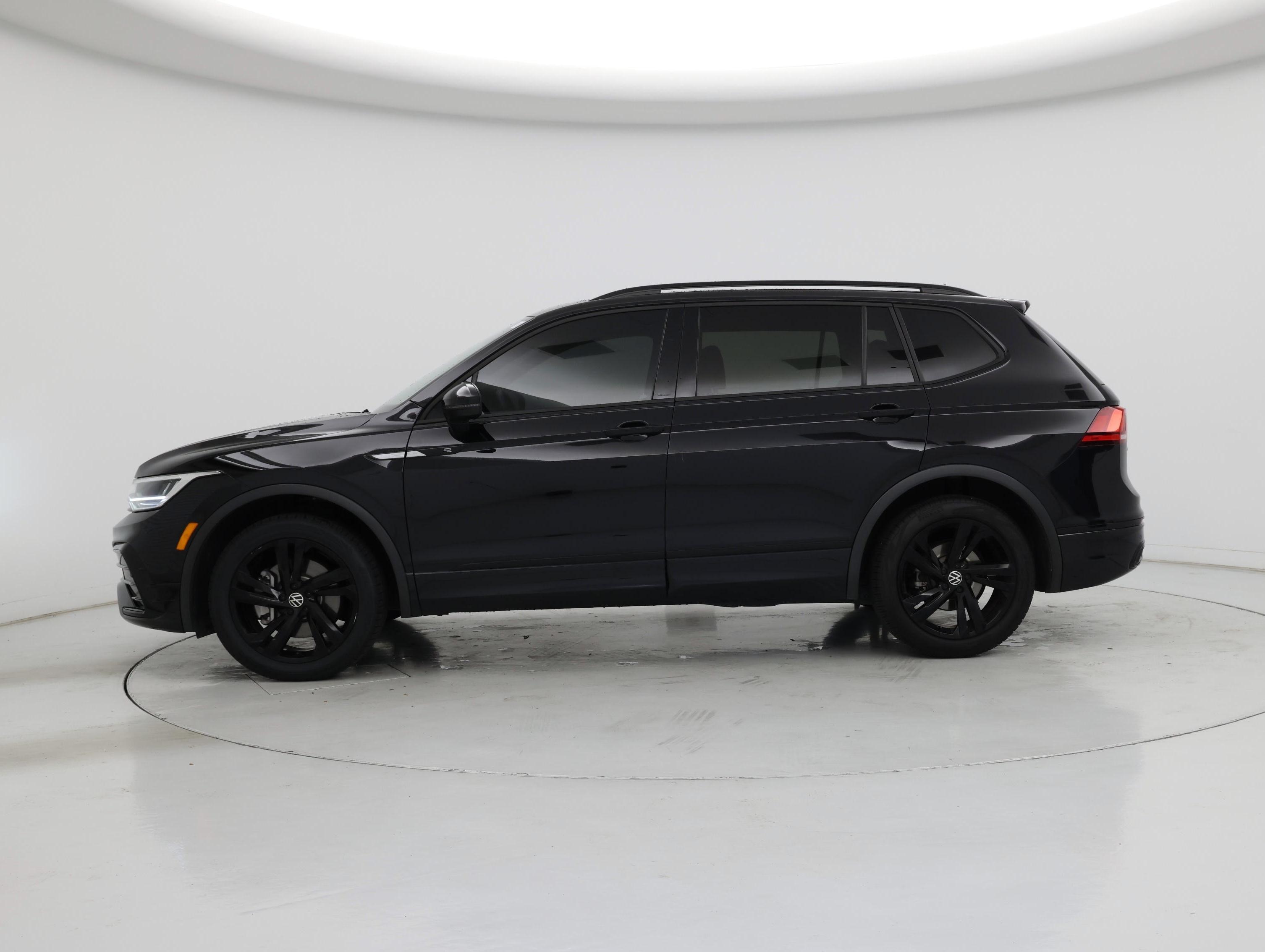 Thumbnail: 2023 Volkswagen Tiguan - 3