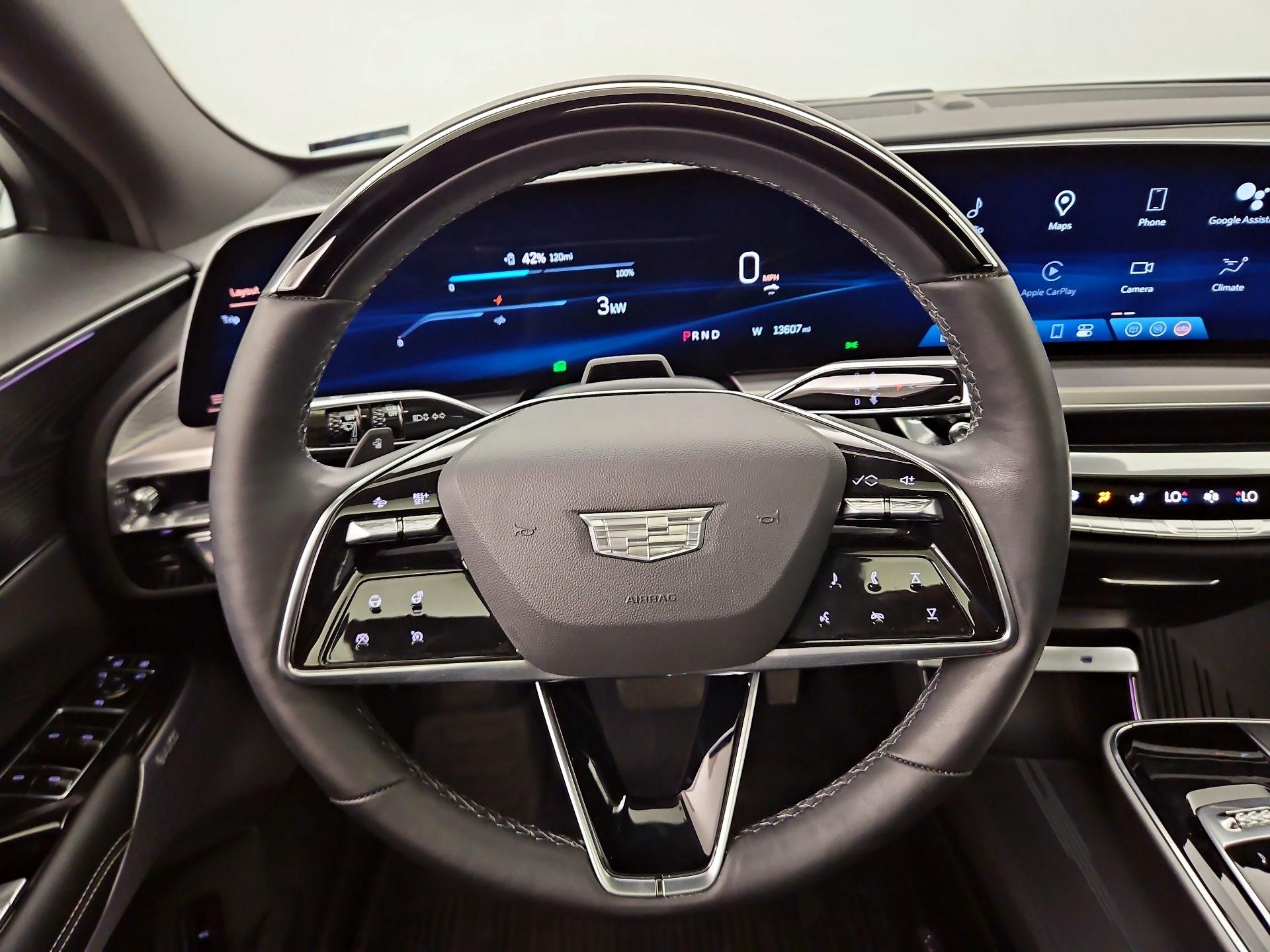 Thumbnail: 2024 Cadillac Lyriq - 10