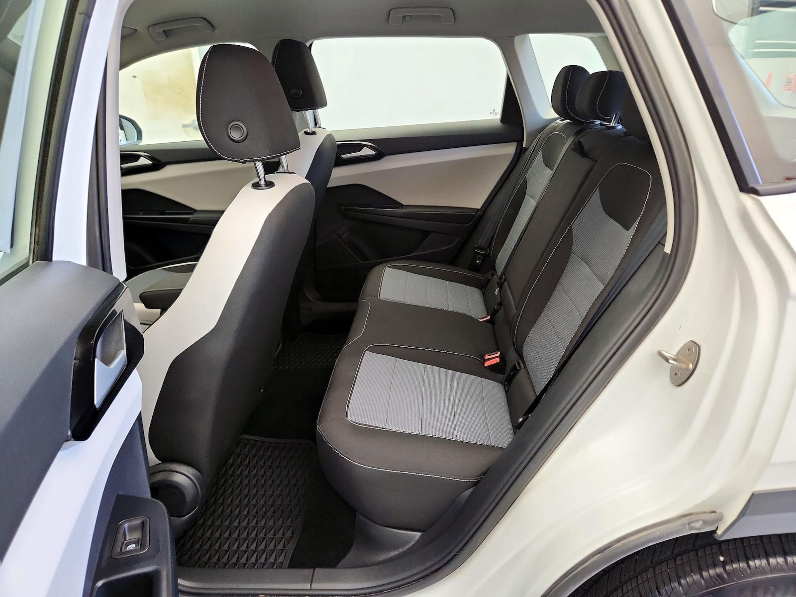2025 Volkswagen Taos S - Photo 20