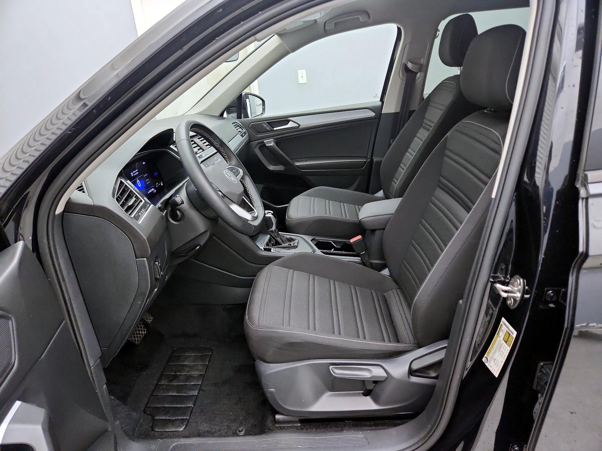 Thumbnail: 2024 Volkswagen Tiguan - 11