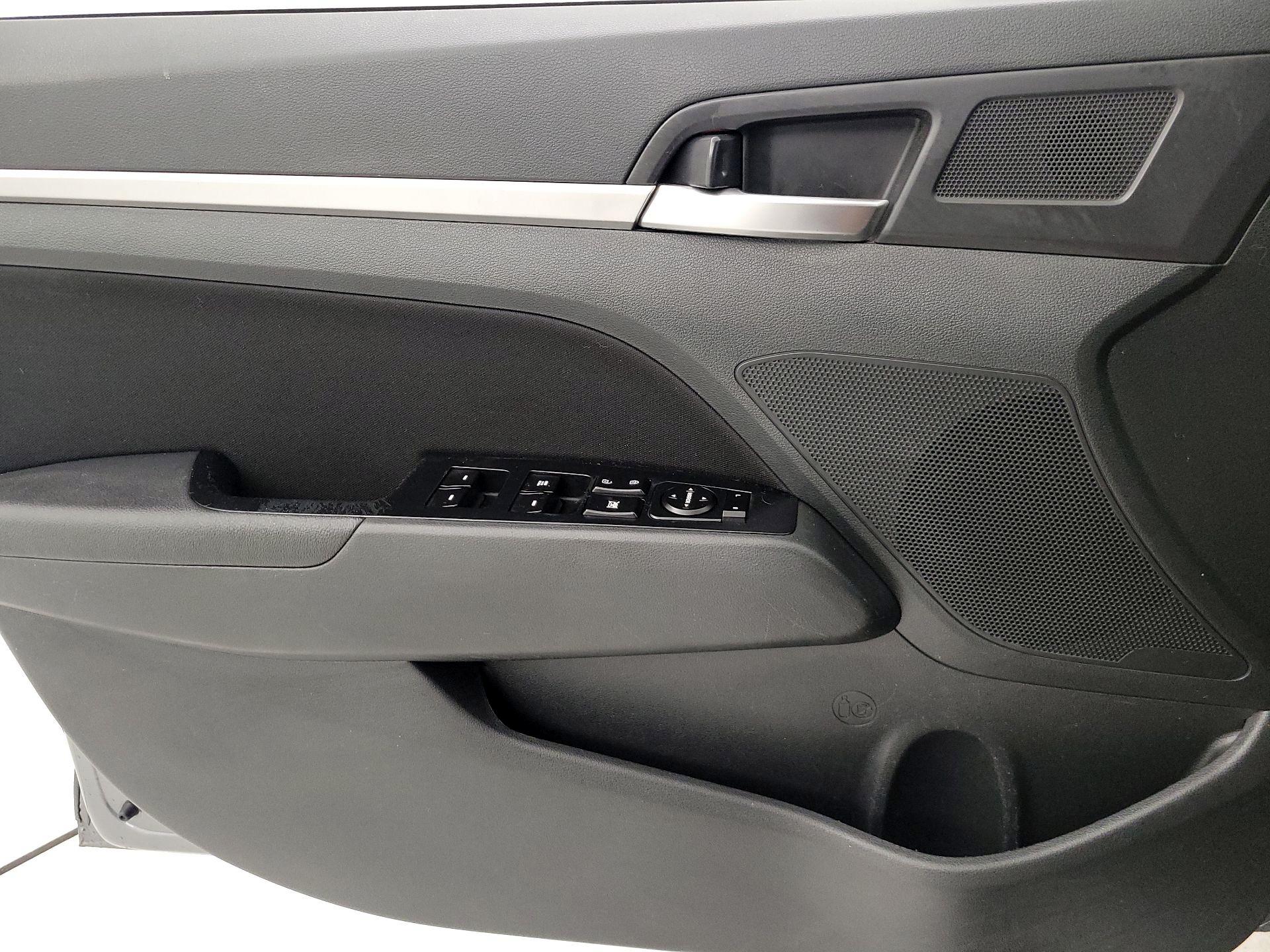 Thumbnail: 2019 Hyundai Elantra - 12