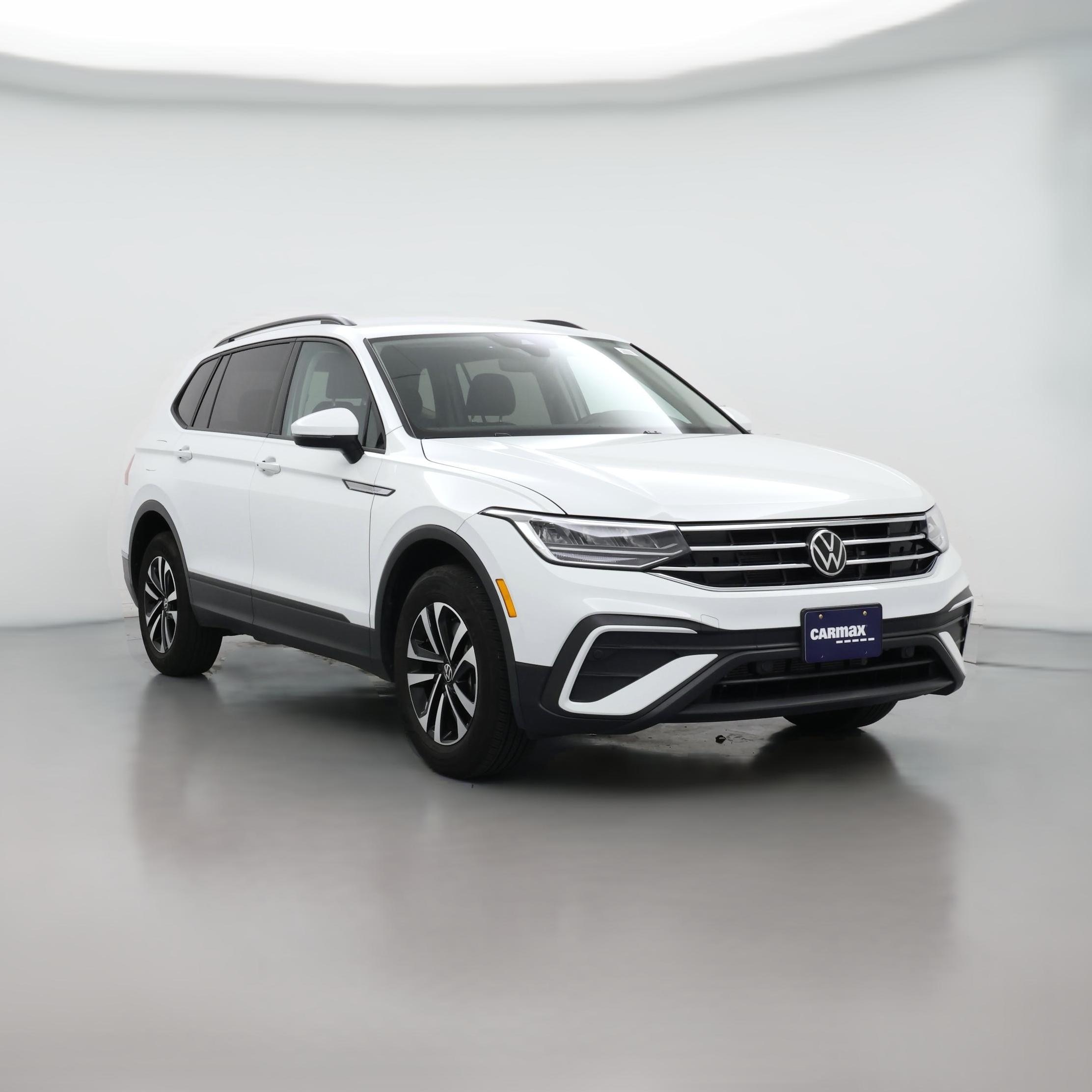 Thumbnail: 2023 Volkswagen Tiguan - 1