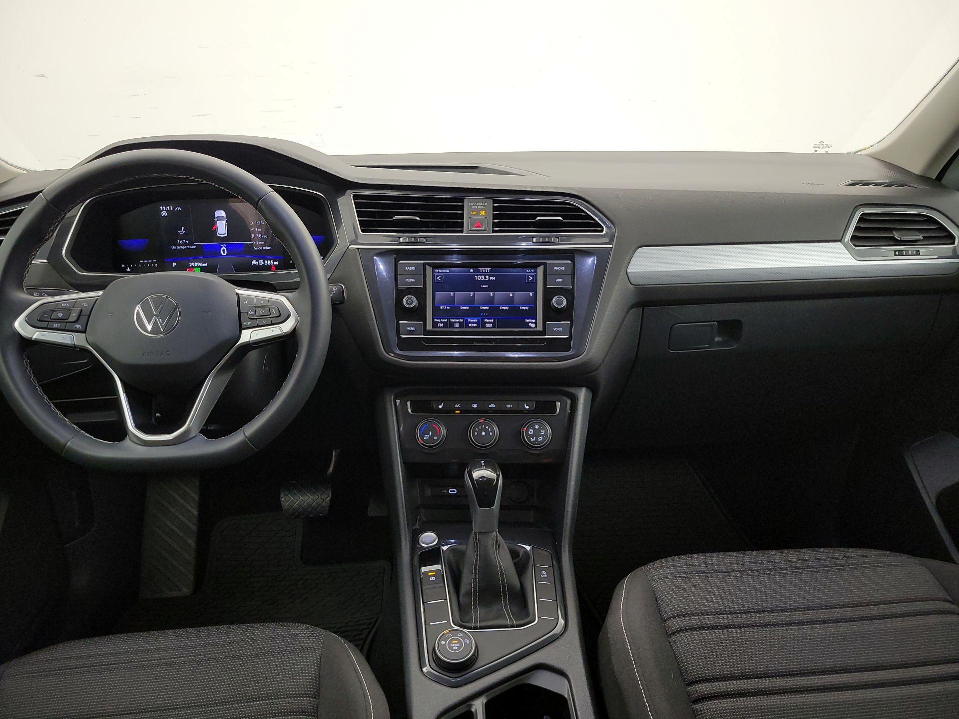 Thumbnail: 2023 Volkswagen Tiguan - 9