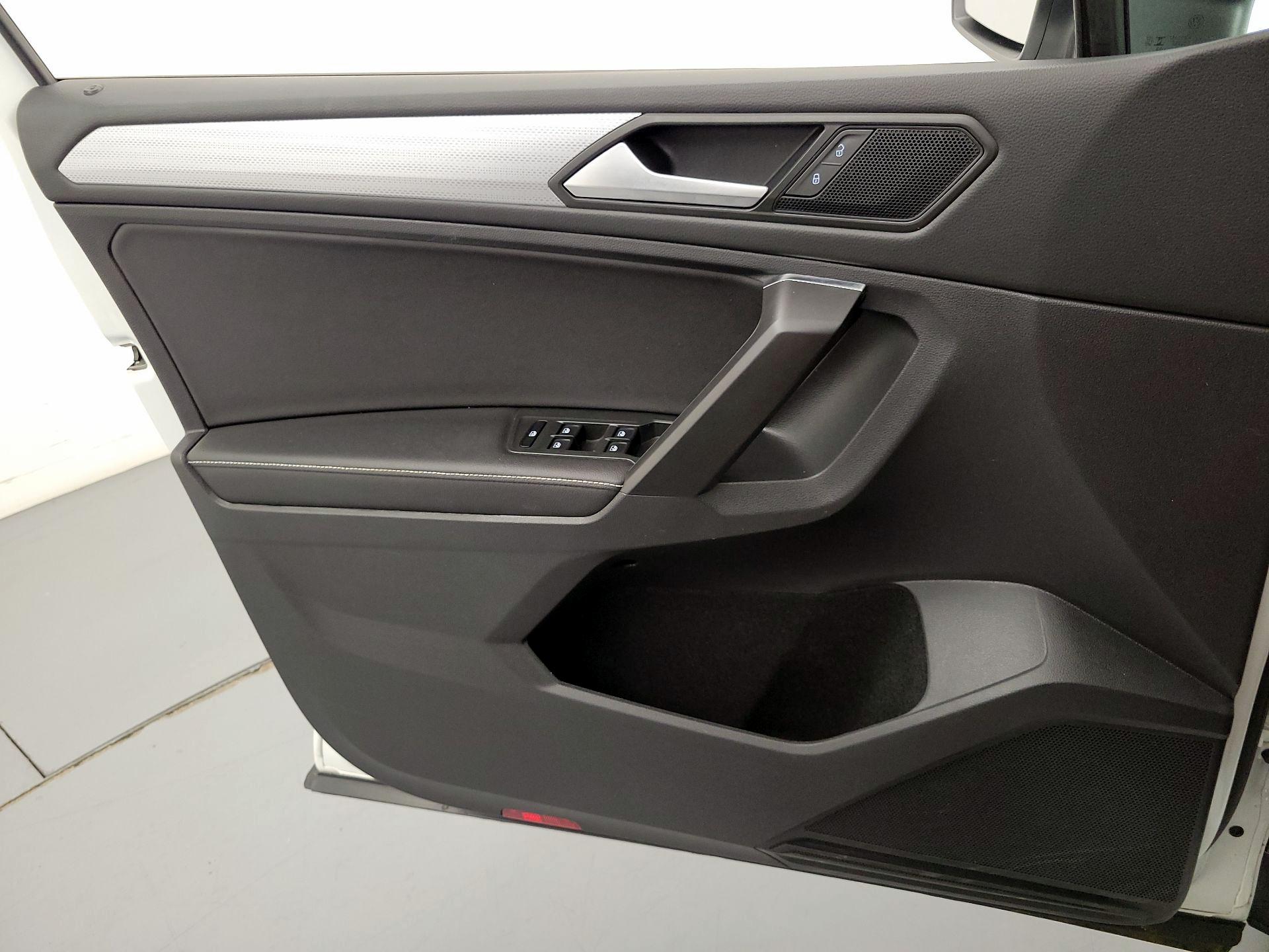 Thumbnail: 2023 Volkswagen Tiguan - 12