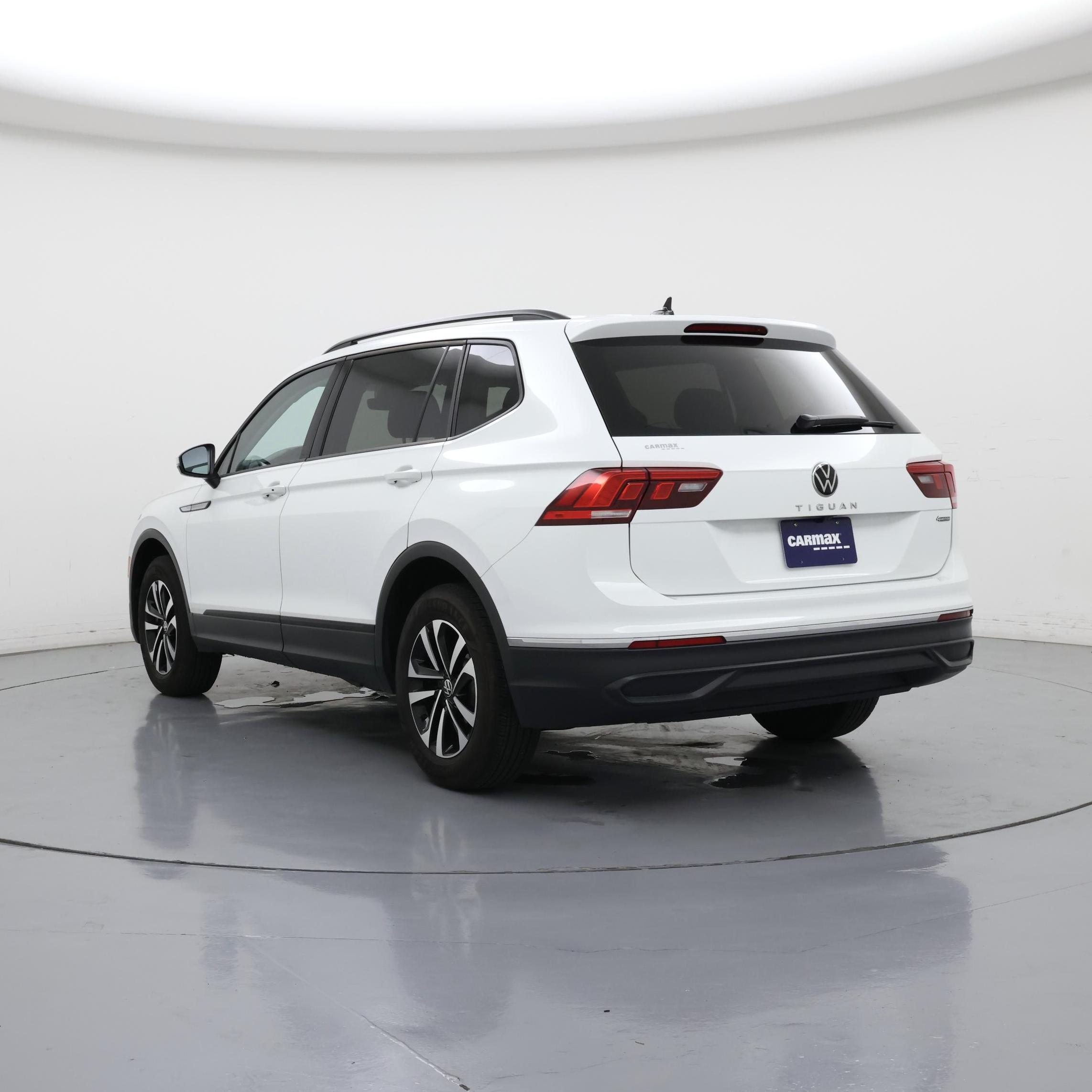 Thumbnail: 2023 Volkswagen Tiguan - 2