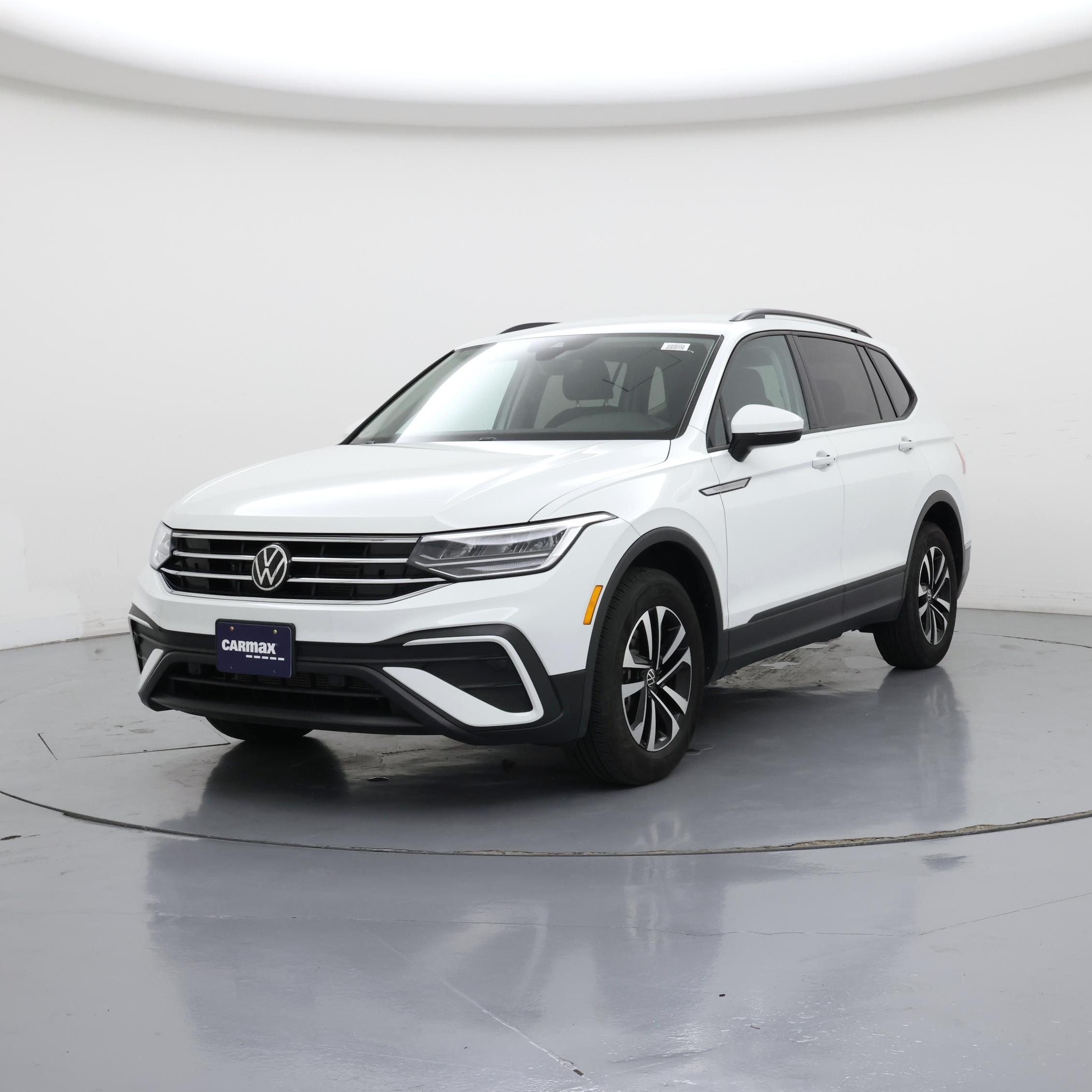 Thumbnail: 2023 Volkswagen Tiguan - 4