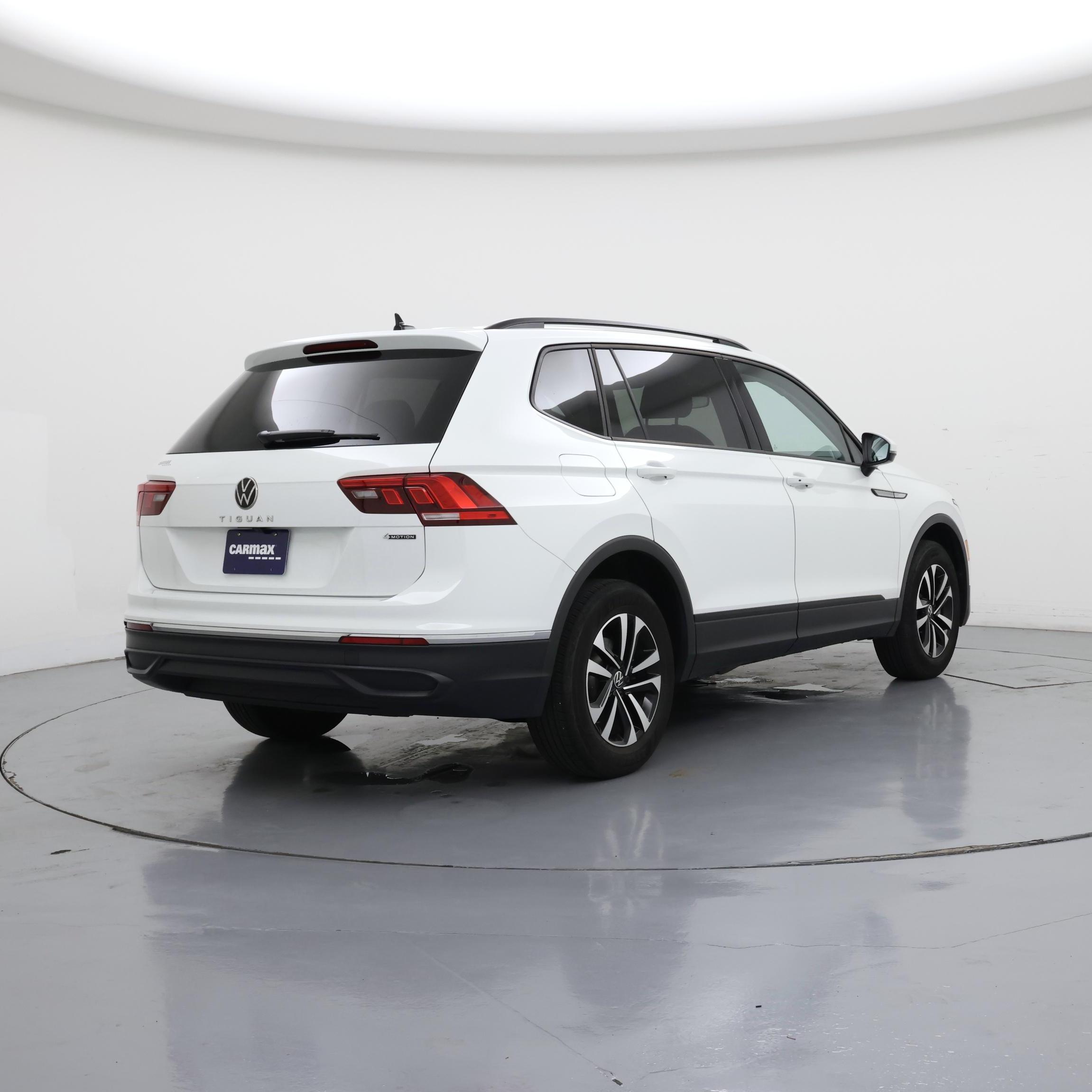 Thumbnail: 2023 Volkswagen Tiguan - 8