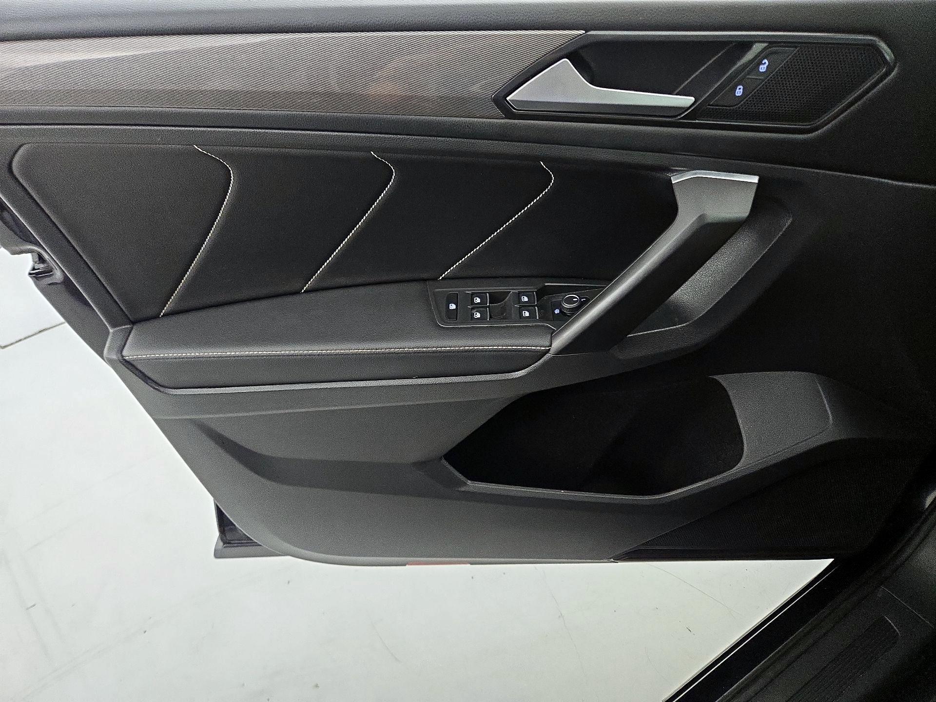Thumbnail: 2022 Volkswagen Tiguan - 12