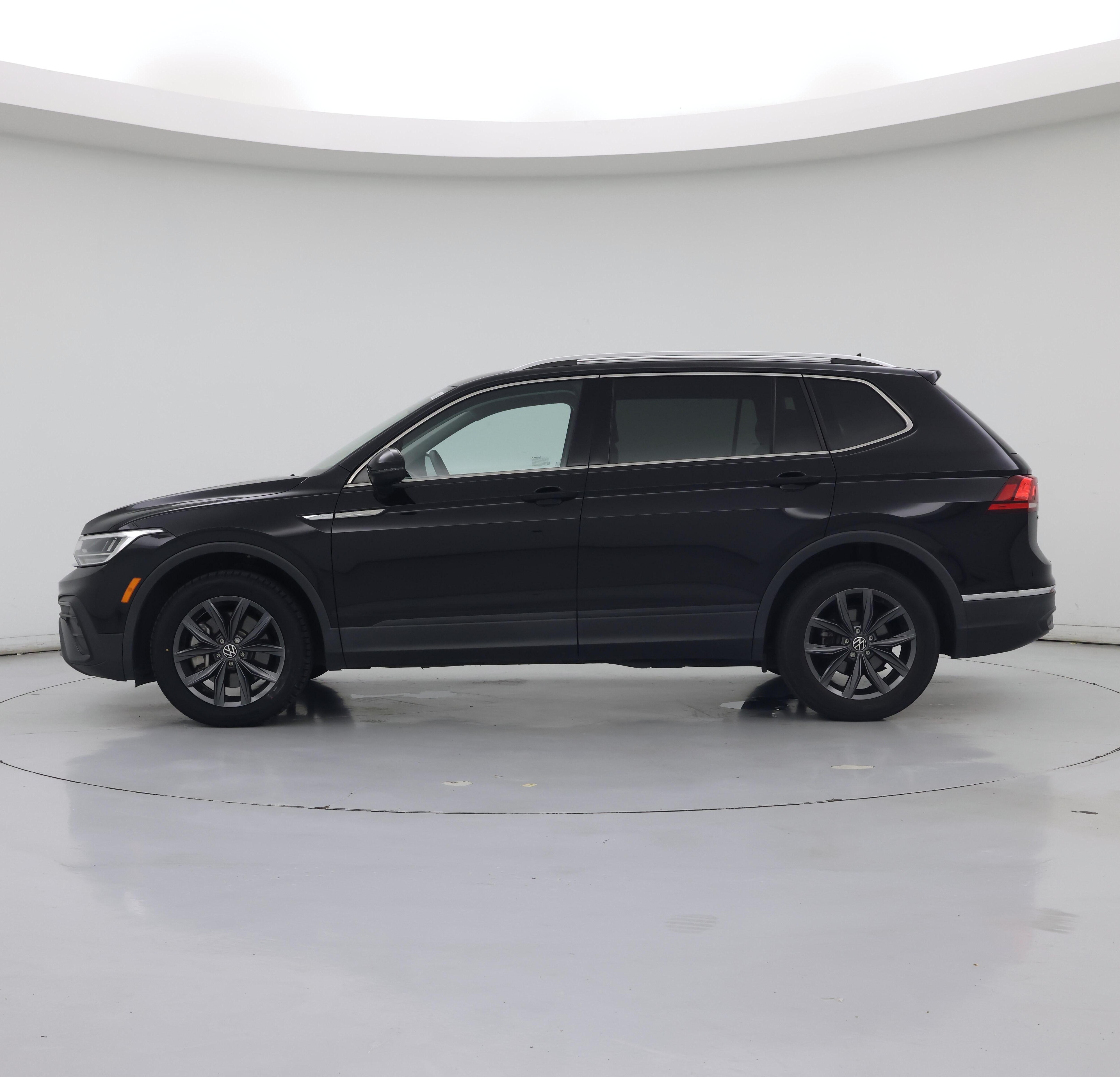 Thumbnail: 2022 Volkswagen Tiguan - 3