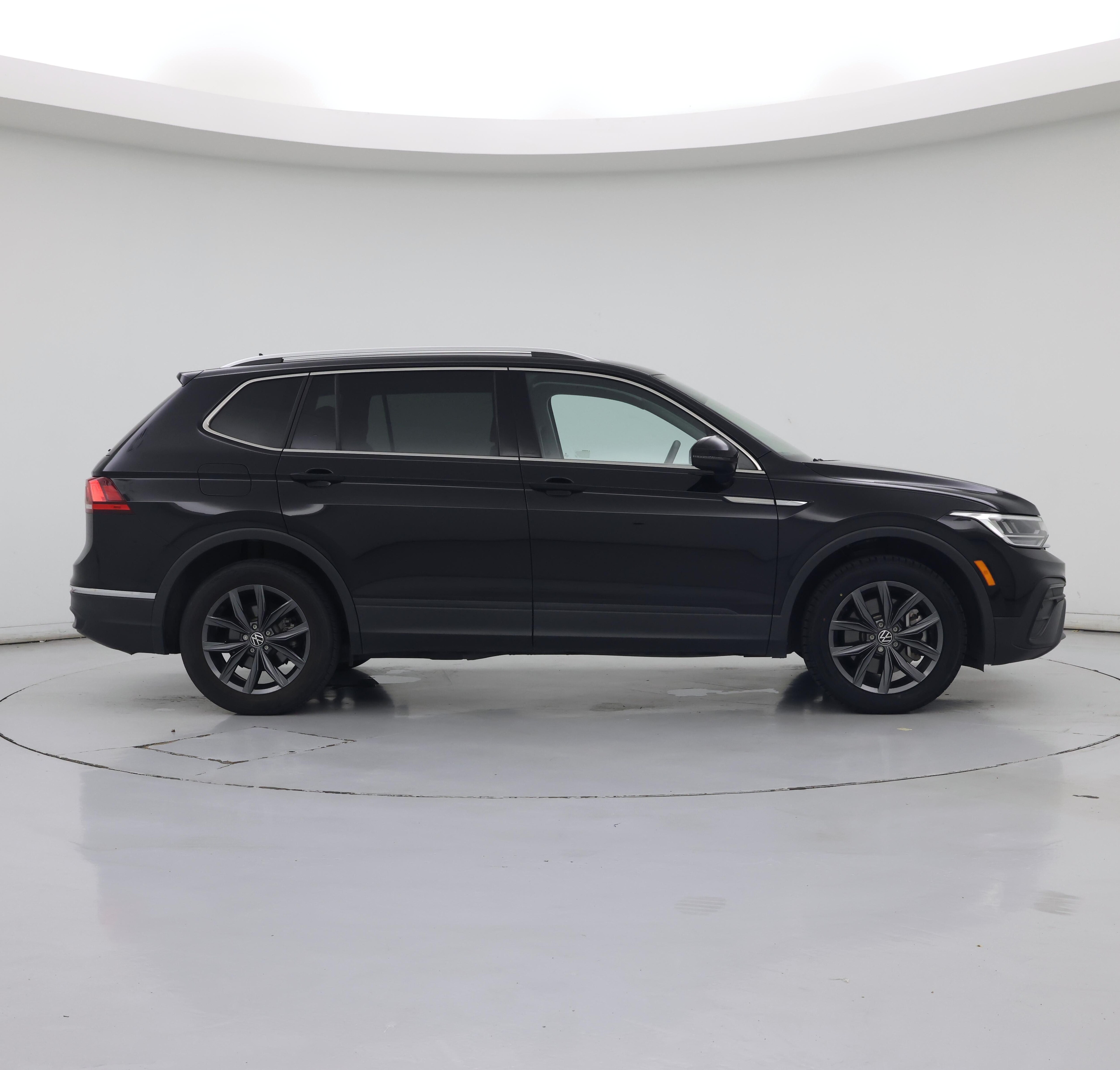 Thumbnail: 2022 Volkswagen Tiguan - 7