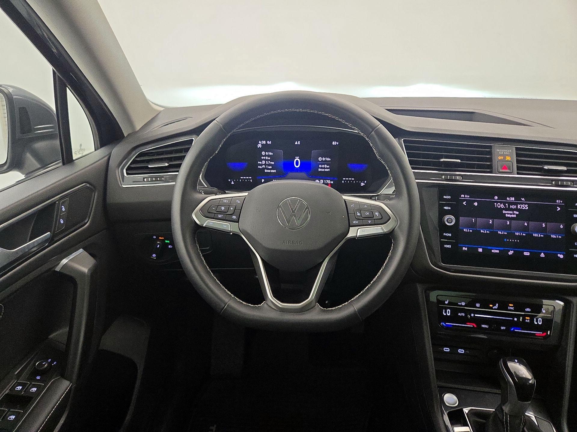 Thumbnail: 2023 Volkswagen Tiguan - 10