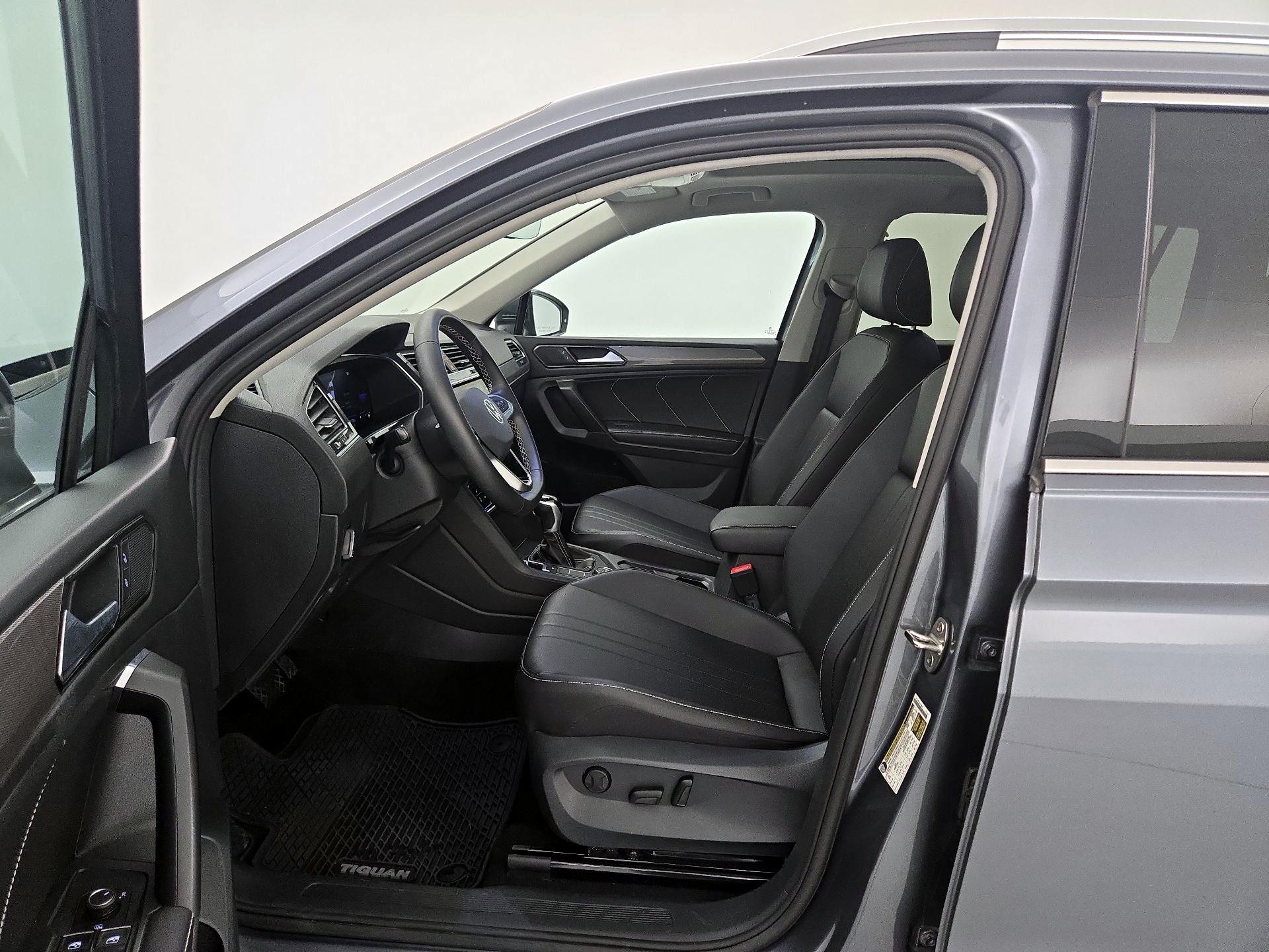 Thumbnail: 2023 Volkswagen Tiguan - 11