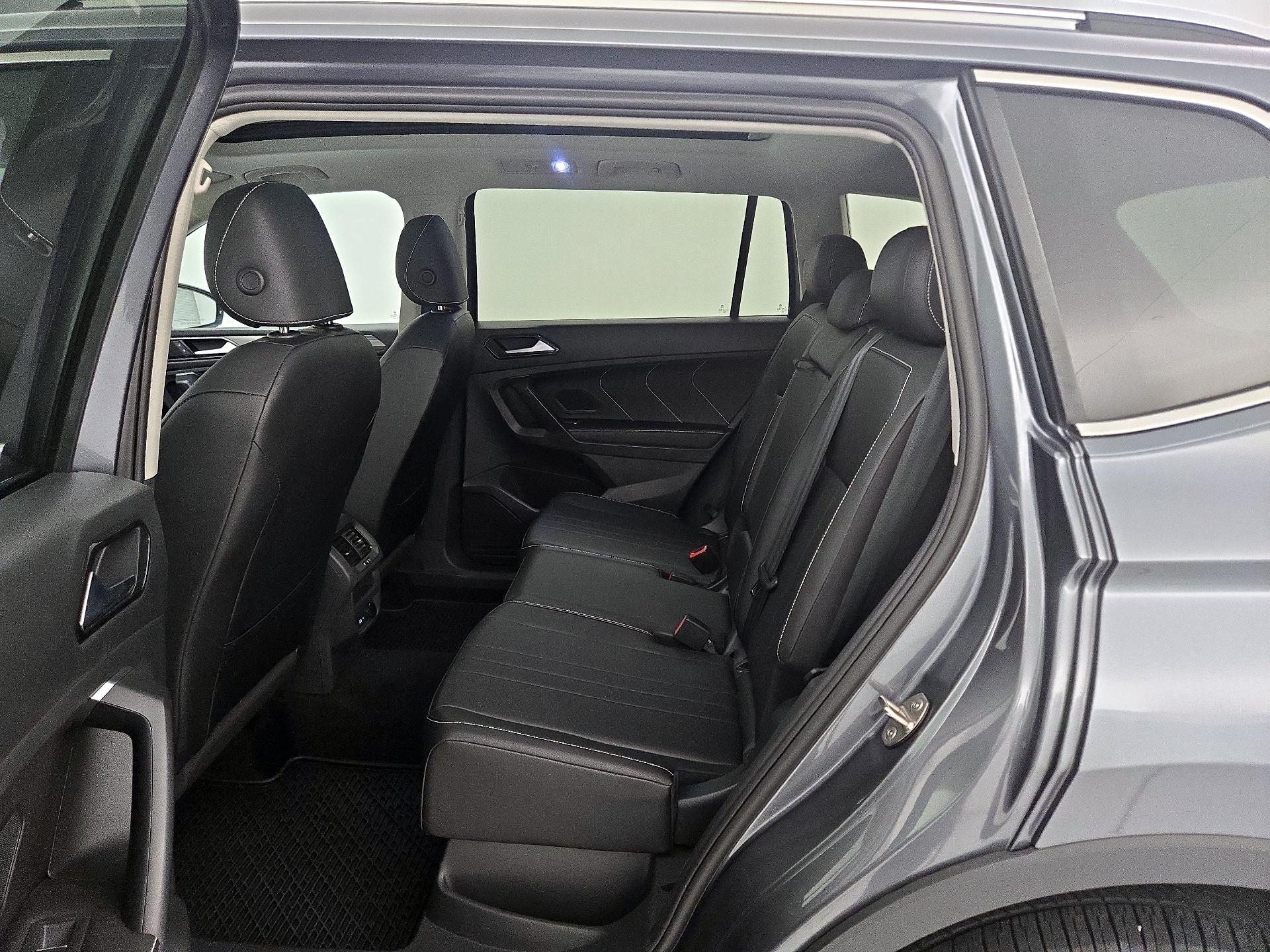 Thumbnail: 2023 Volkswagen Tiguan - 20