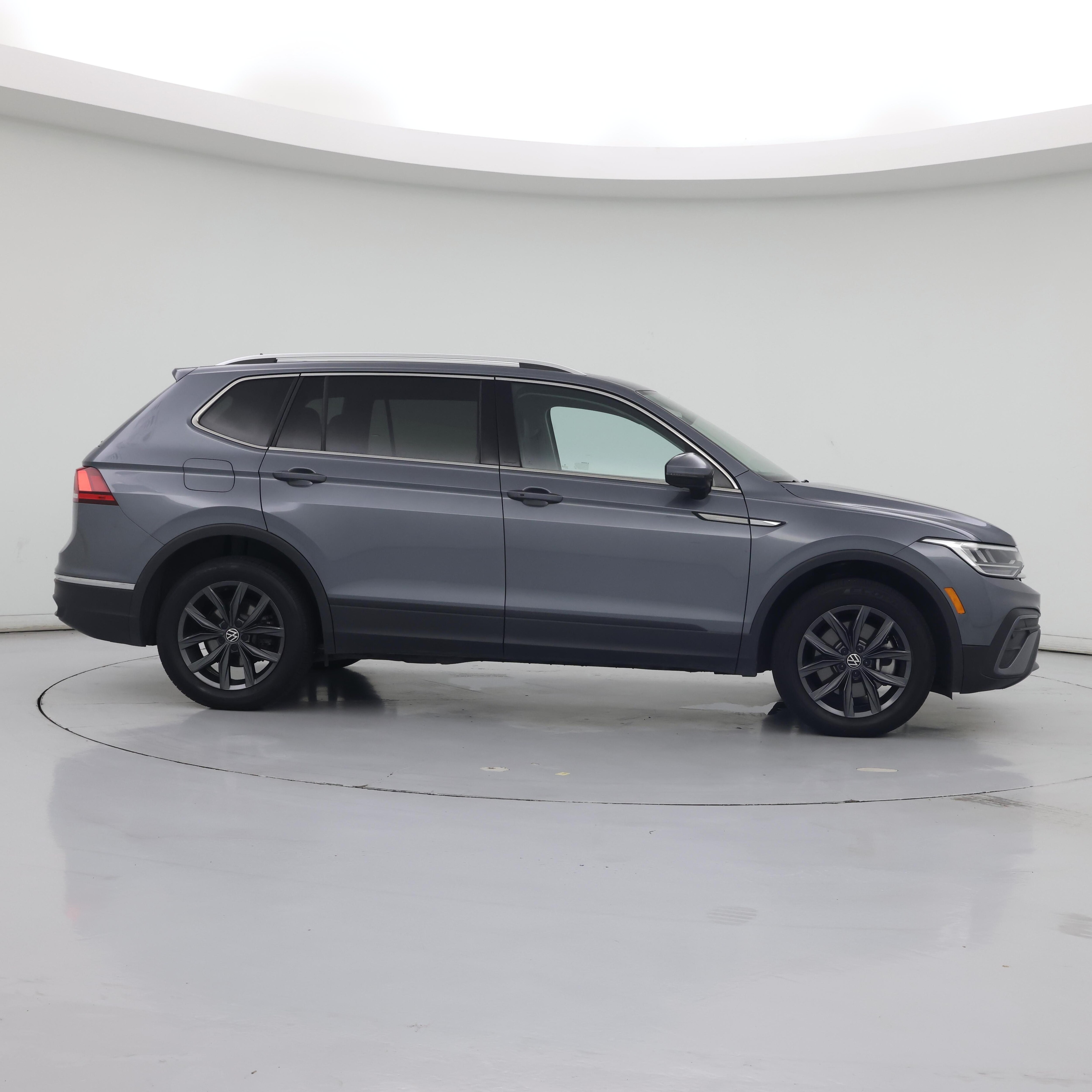 Thumbnail: 2023 Volkswagen Tiguan - 7