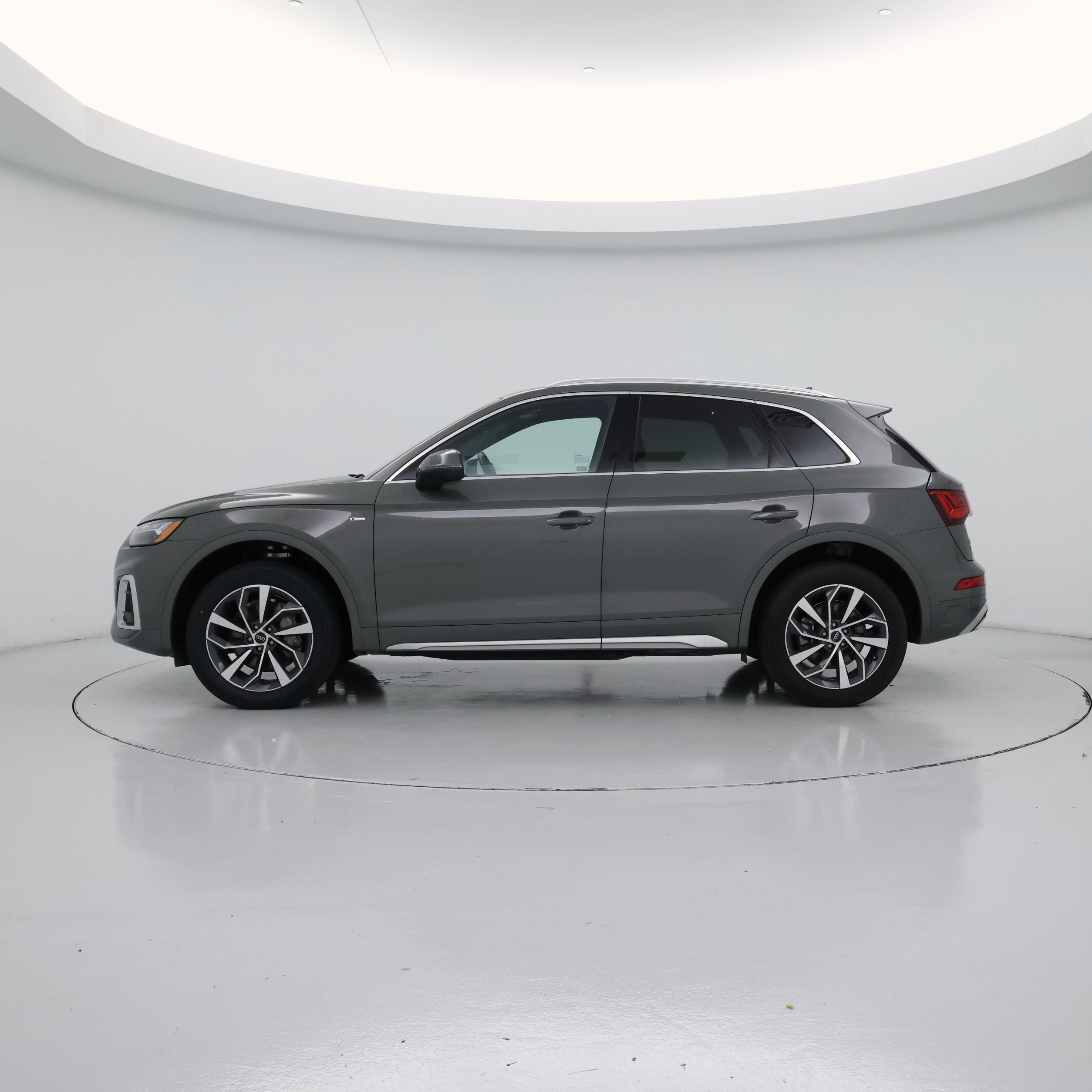 Thumbnail: 2023 Audi Q5 - 3
