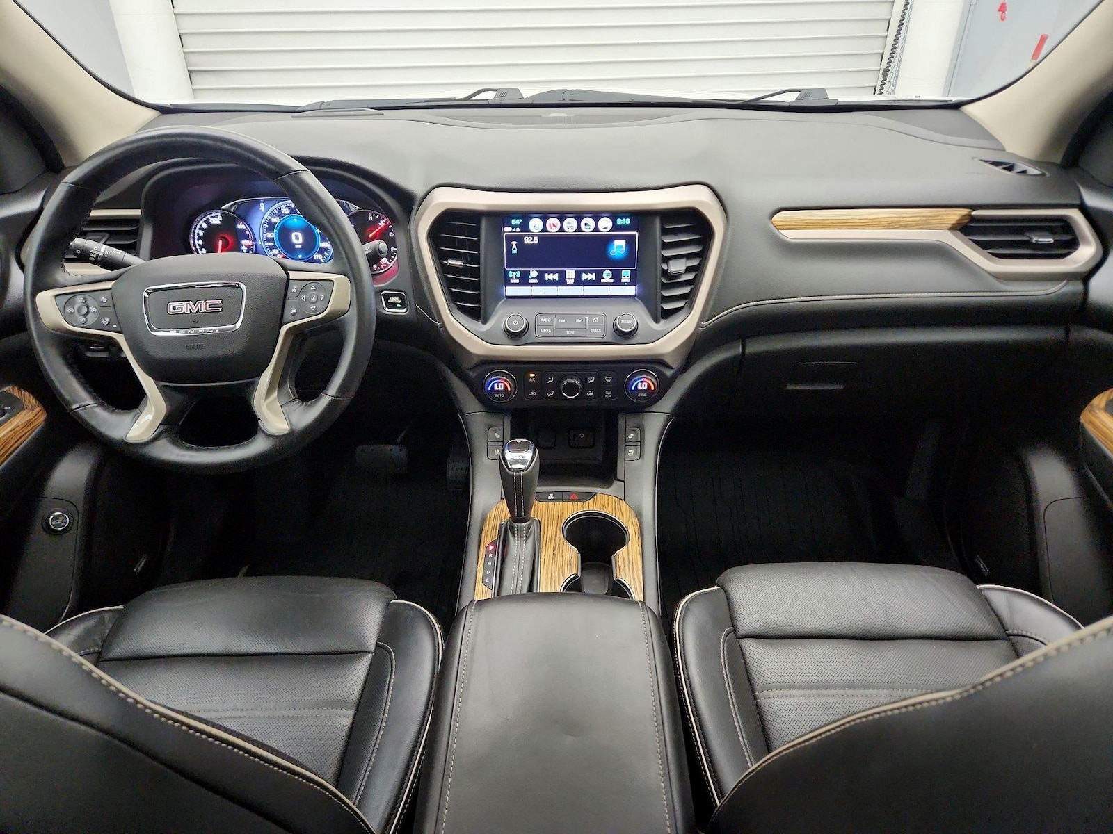 2017 GMC Acadia Denali - Photo 10