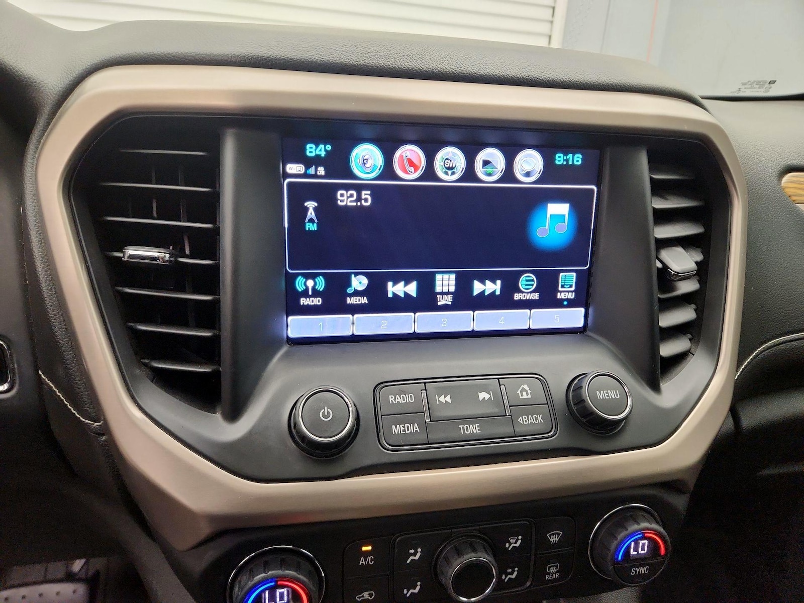 2017 GMC Acadia Denali - Photo 16