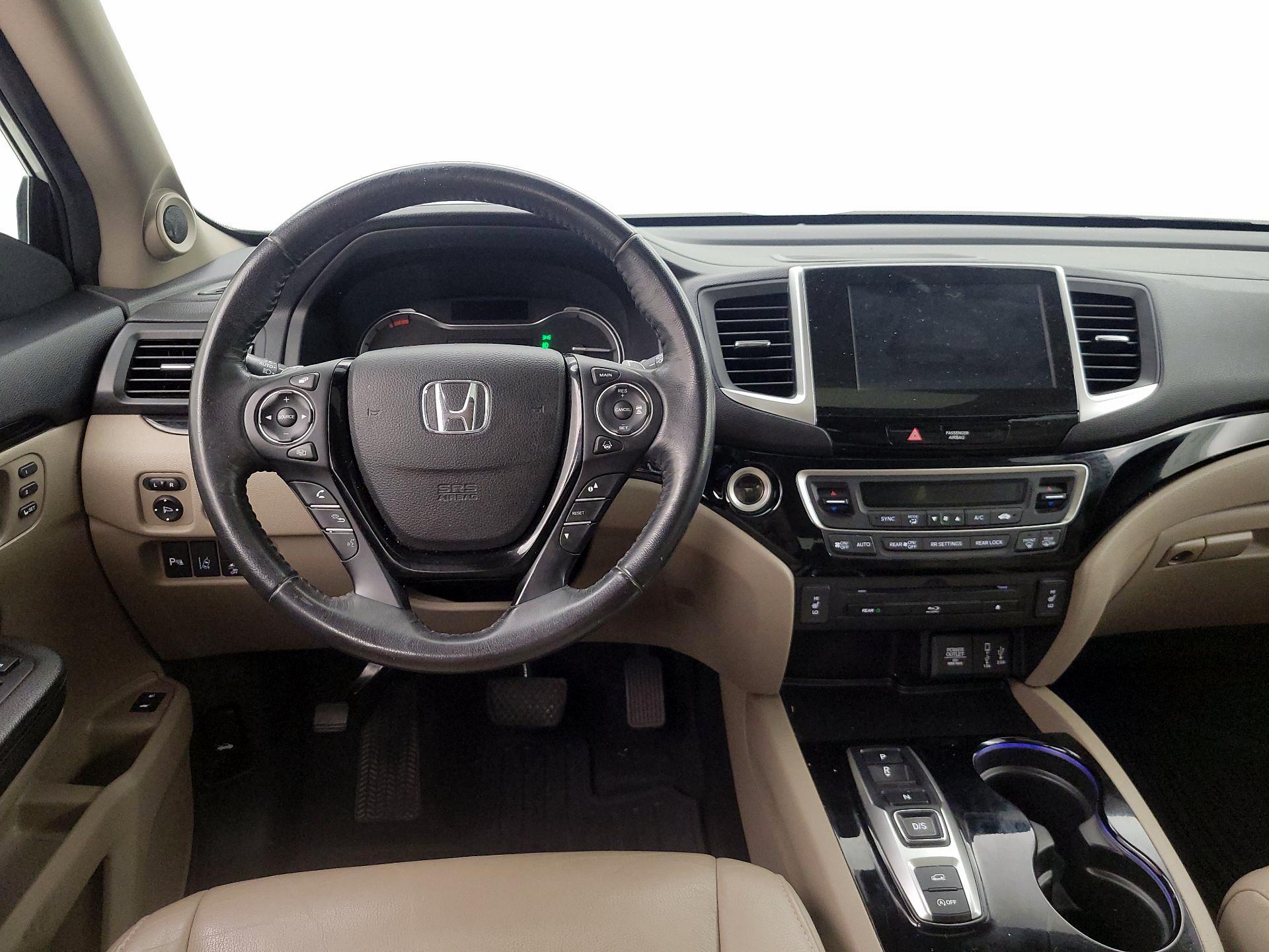 Thumbnail: 2018 Honda Pilot - 10