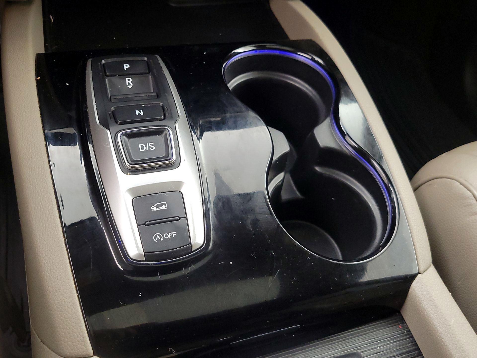 Thumbnail: 2018 Honda Pilot - 18