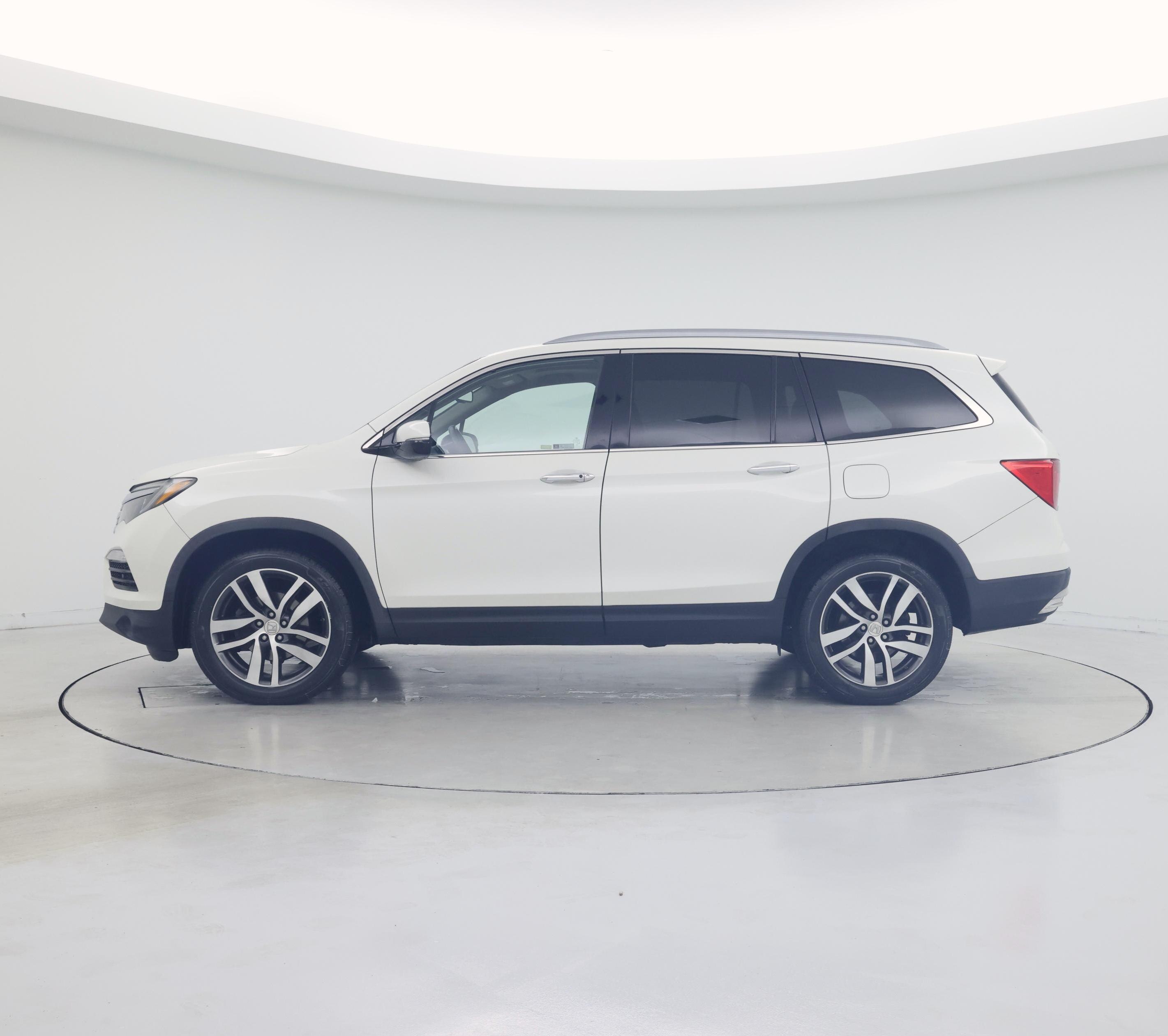 Thumbnail: 2018 Honda Pilot - 3