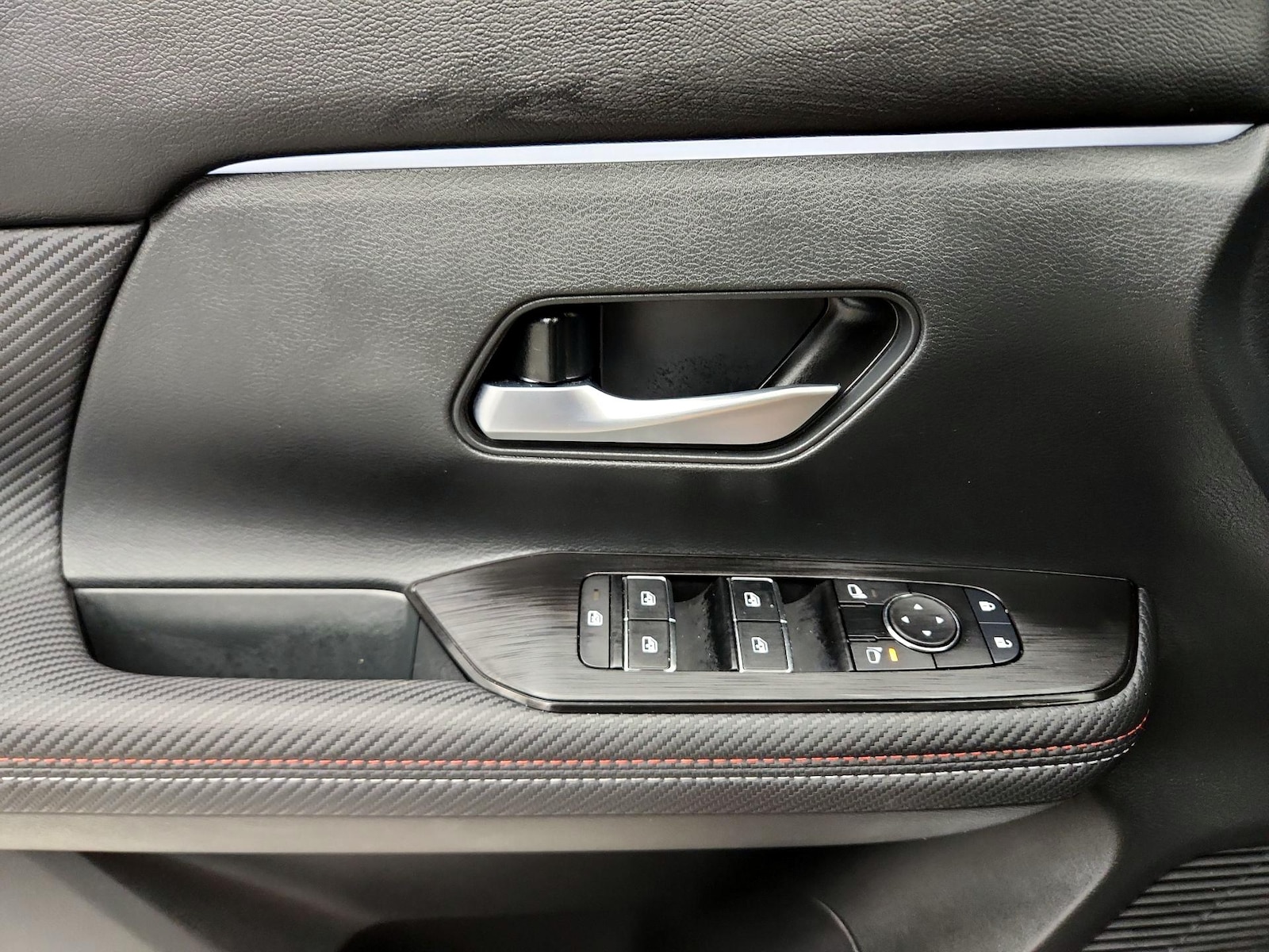 2025 Nissan Kicks SR - Photo 13